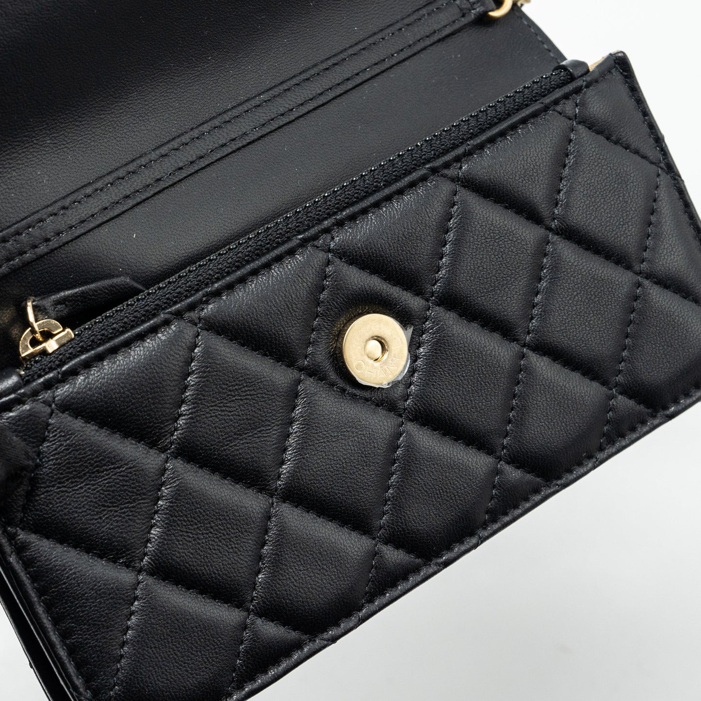 Chanel Pearl Crush mini flap wallet with chain lambskin black  (microchip)