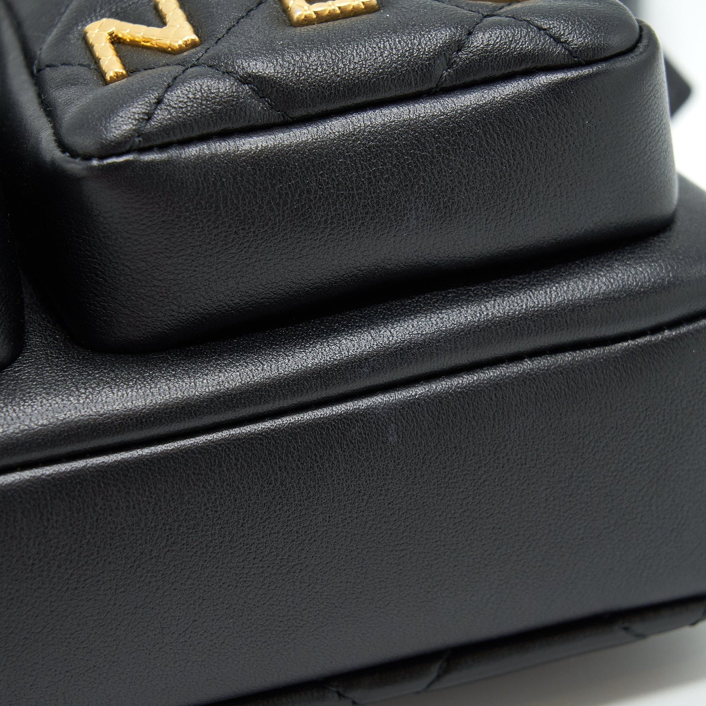 Chanel 22C Camera Bag Calfskin Black (Microchip)