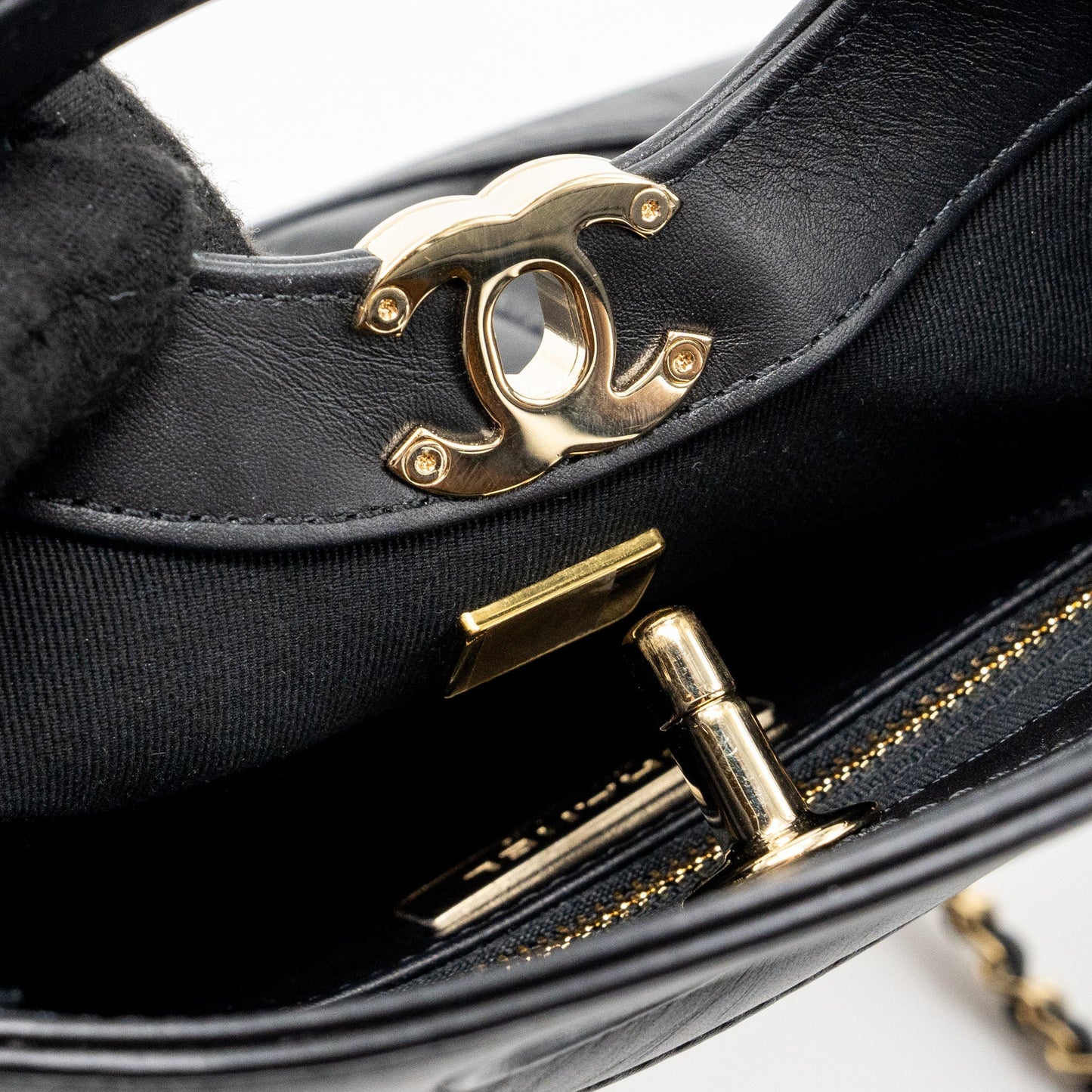 Chanel 23A Mini 31 Bag Calfskin Black L (microchip)