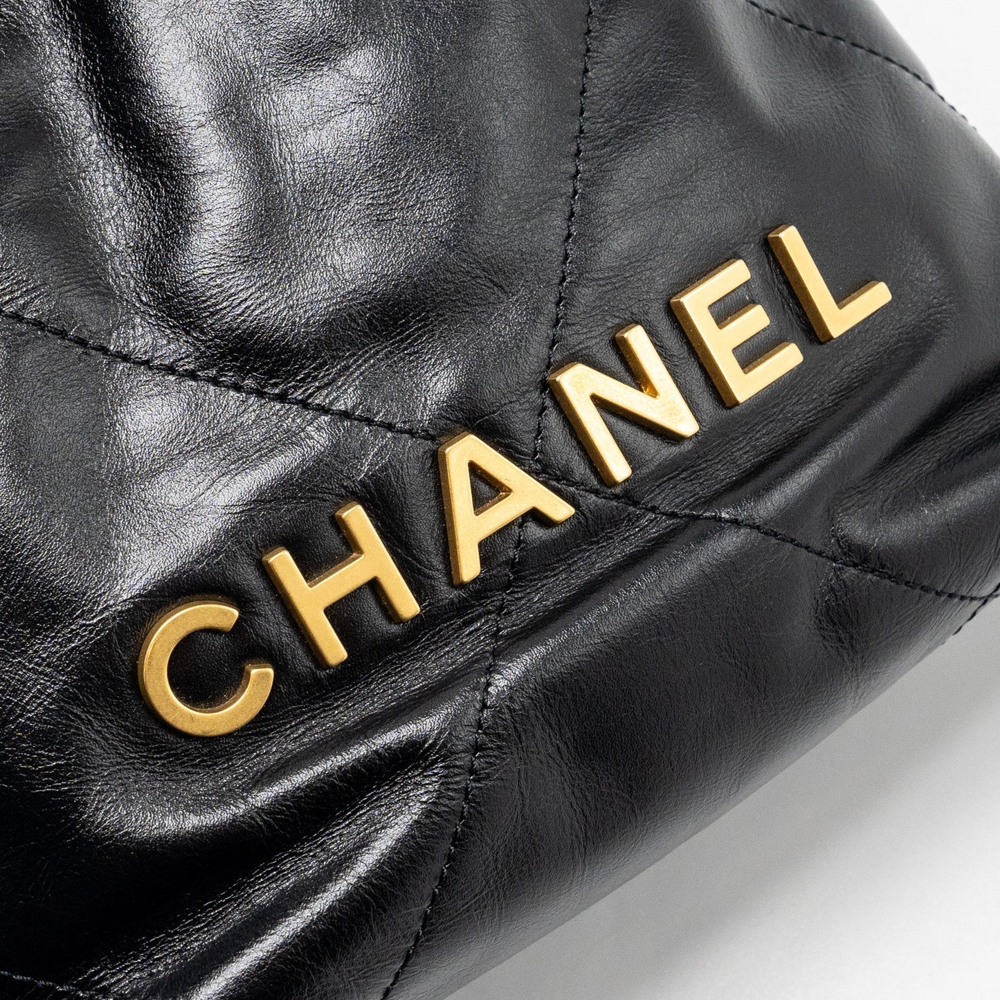 Chanel mini 22 bag shiny calfskin black  (microchip)
