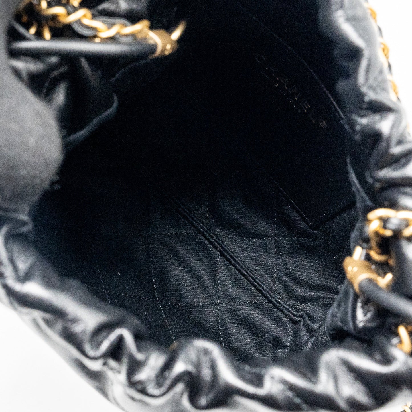 Chanel mini 22 bag shiny calfskin black  (microchip)