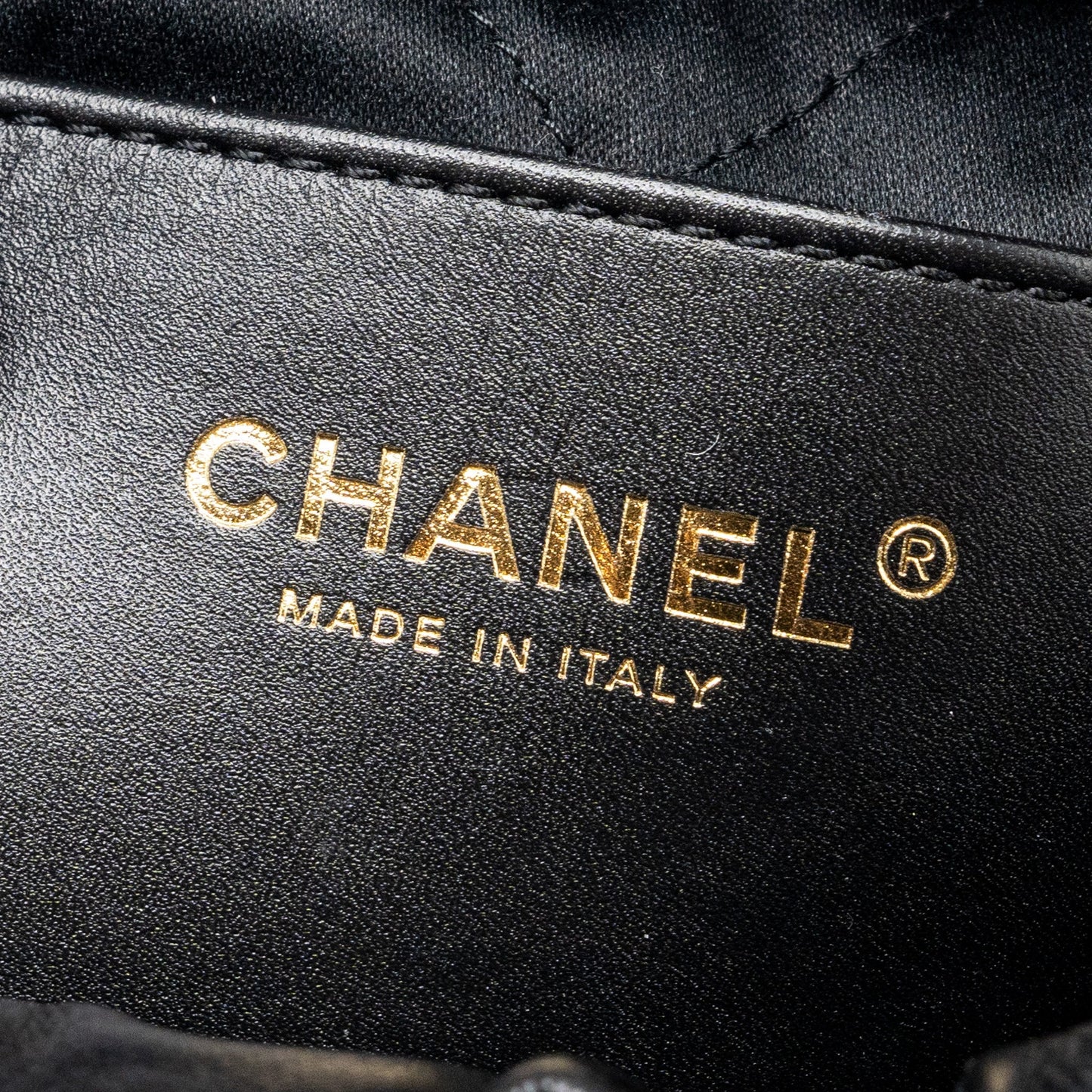 Chanel mini 22 bag shiny calfskin black  (microchip)