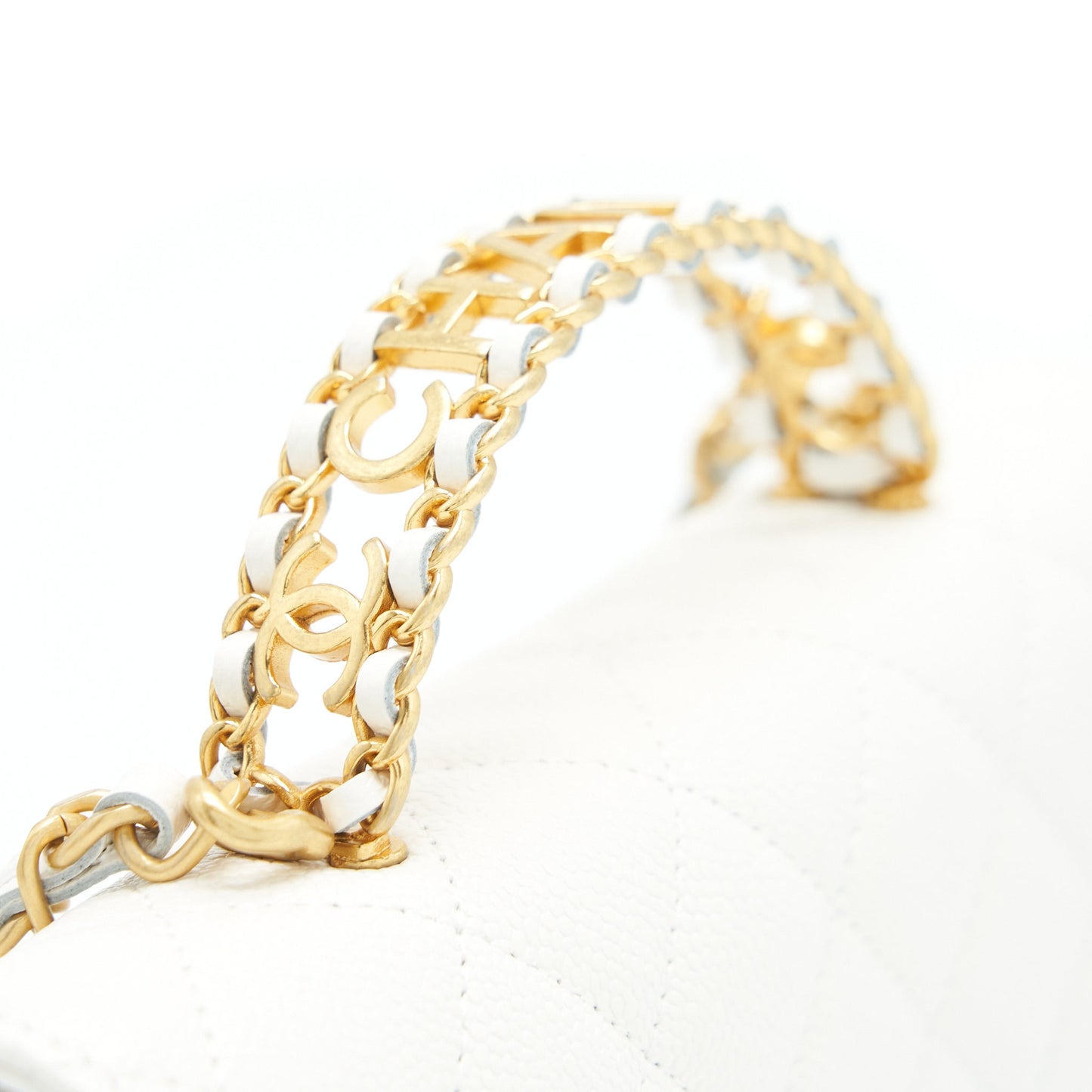 Chanel 22s Logo Top Handle Wallet On Chain Caviar White