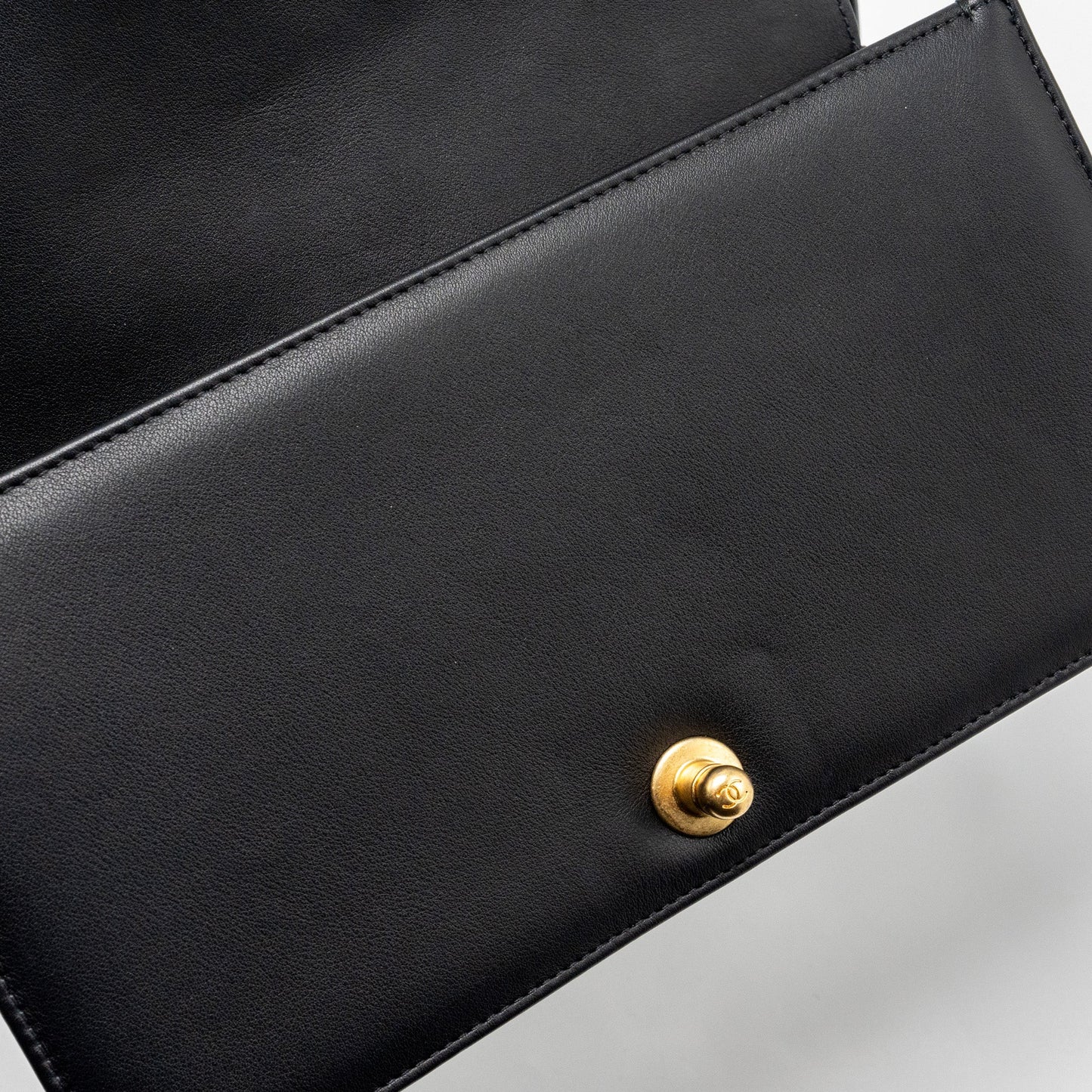 Chanel medium boy bag smooth calfskin black