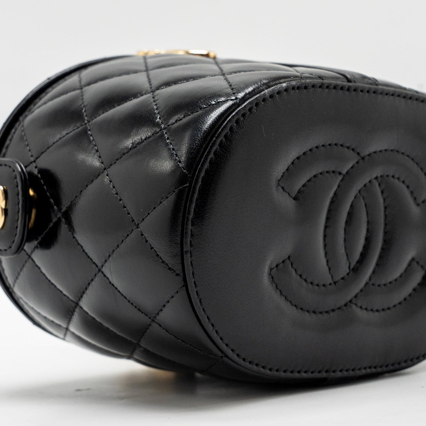 Chanel picnic vanity lambskin black  (microchip)