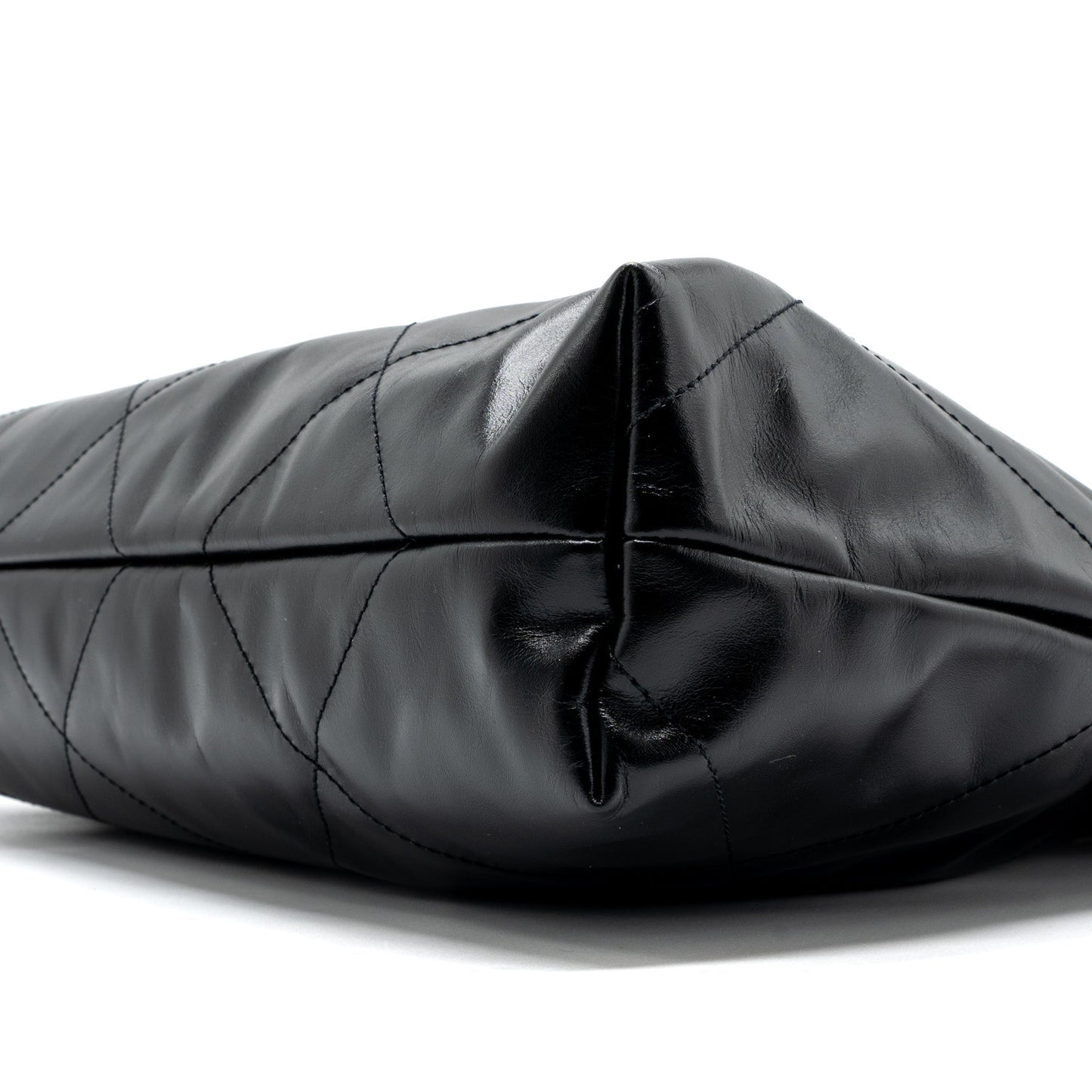 Chanel 24C 22 Bag Calfskin Black  (microchip)