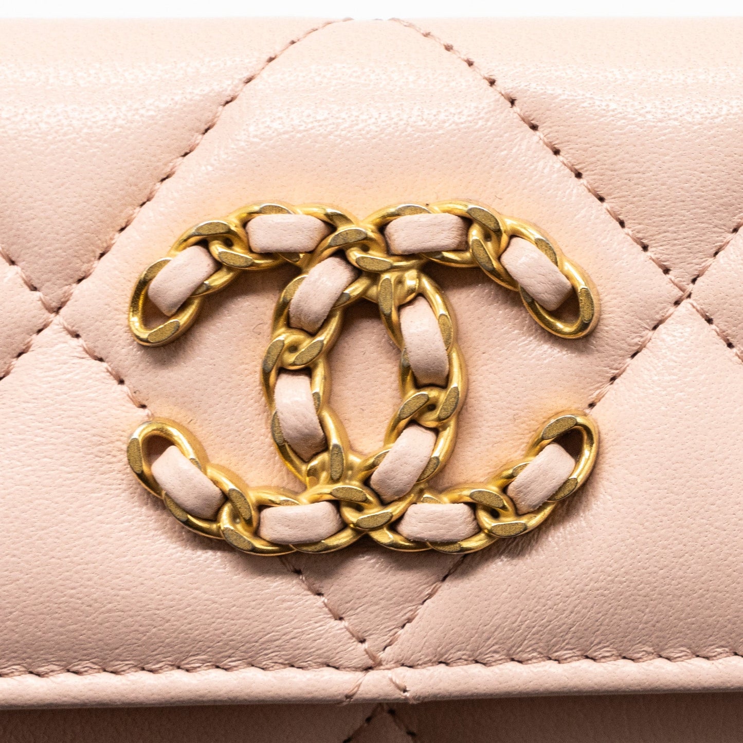 Chanel 19 Card Holder Lambskin Light Pink  (microchip)