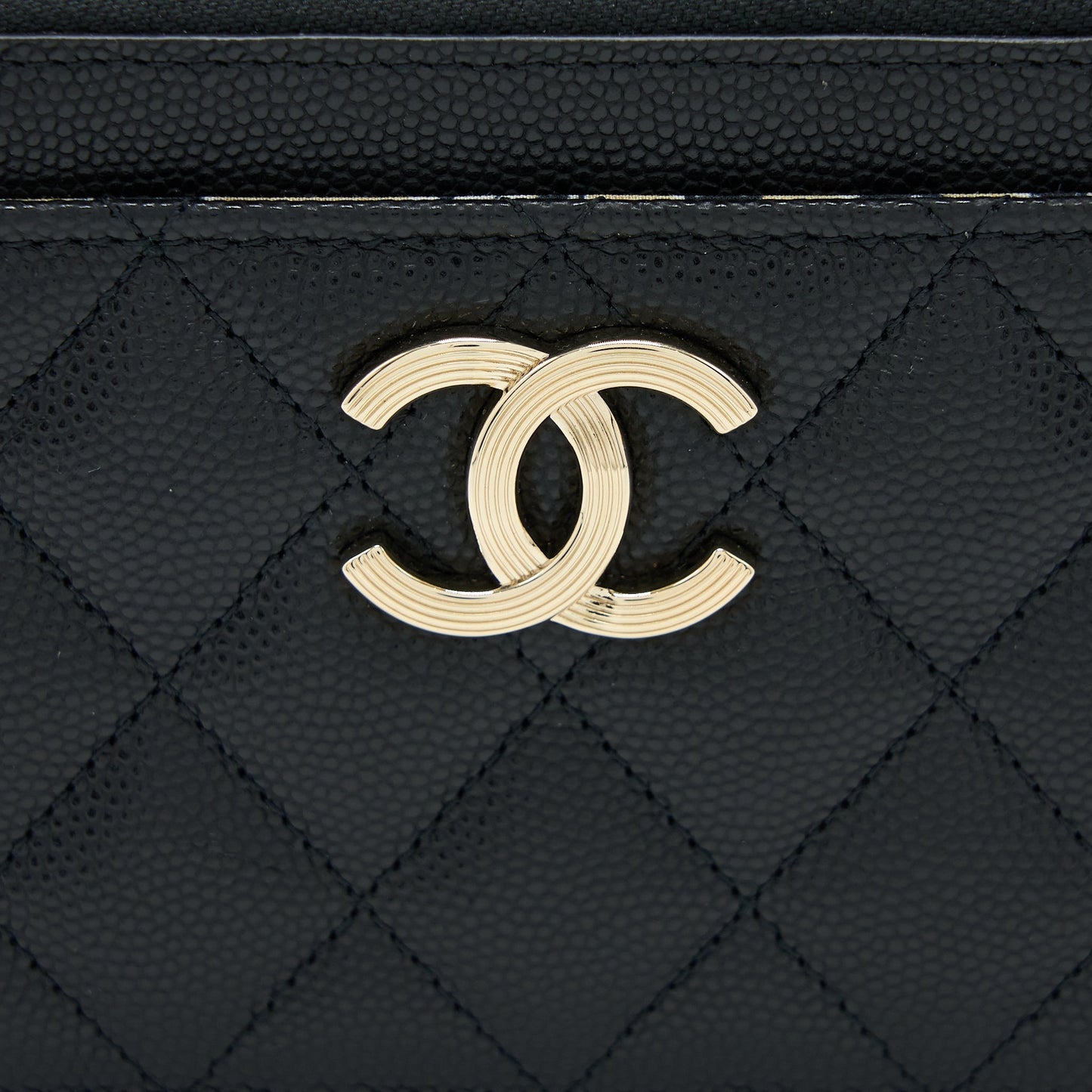 Chanel 23C Zipper Card Holder Caviar Black L (Microchip)
