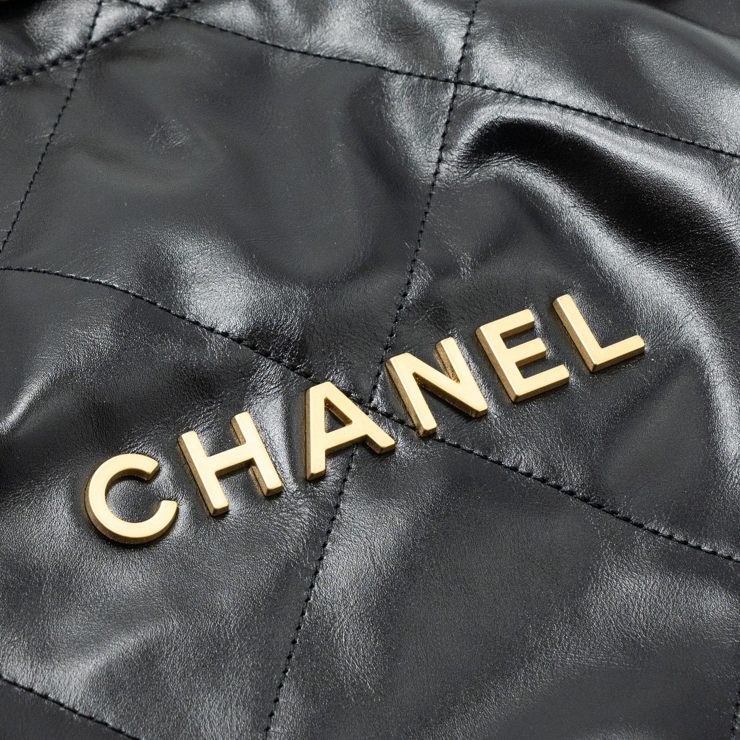 Chanel 24C 22 Bag Calfskin Black  (microchip)