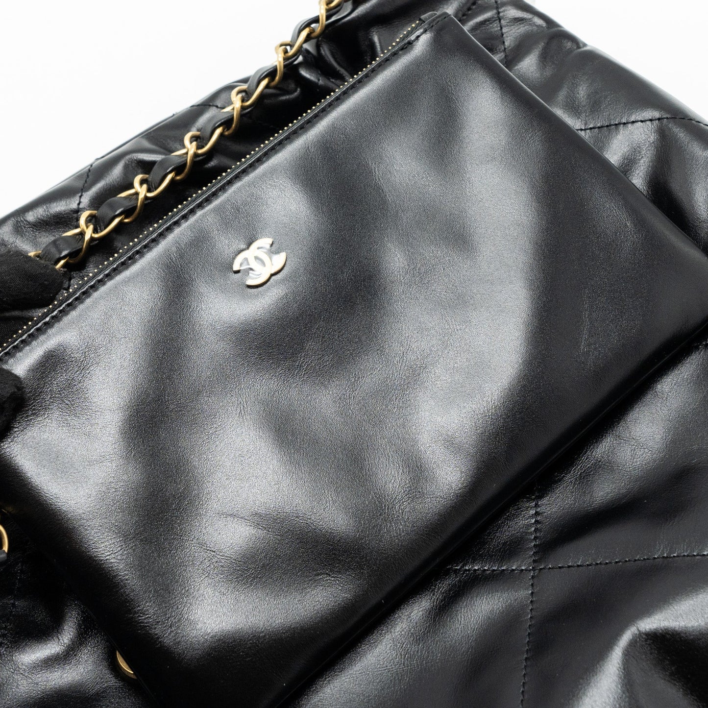 Chanel 24C 22 Bag Calfskin Black  (microchip)