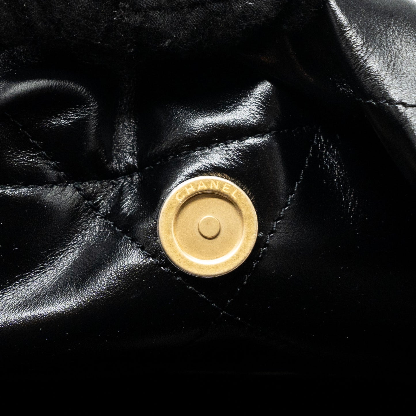 Chanel 24C 22 Bag Calfskin Black  (microchip)