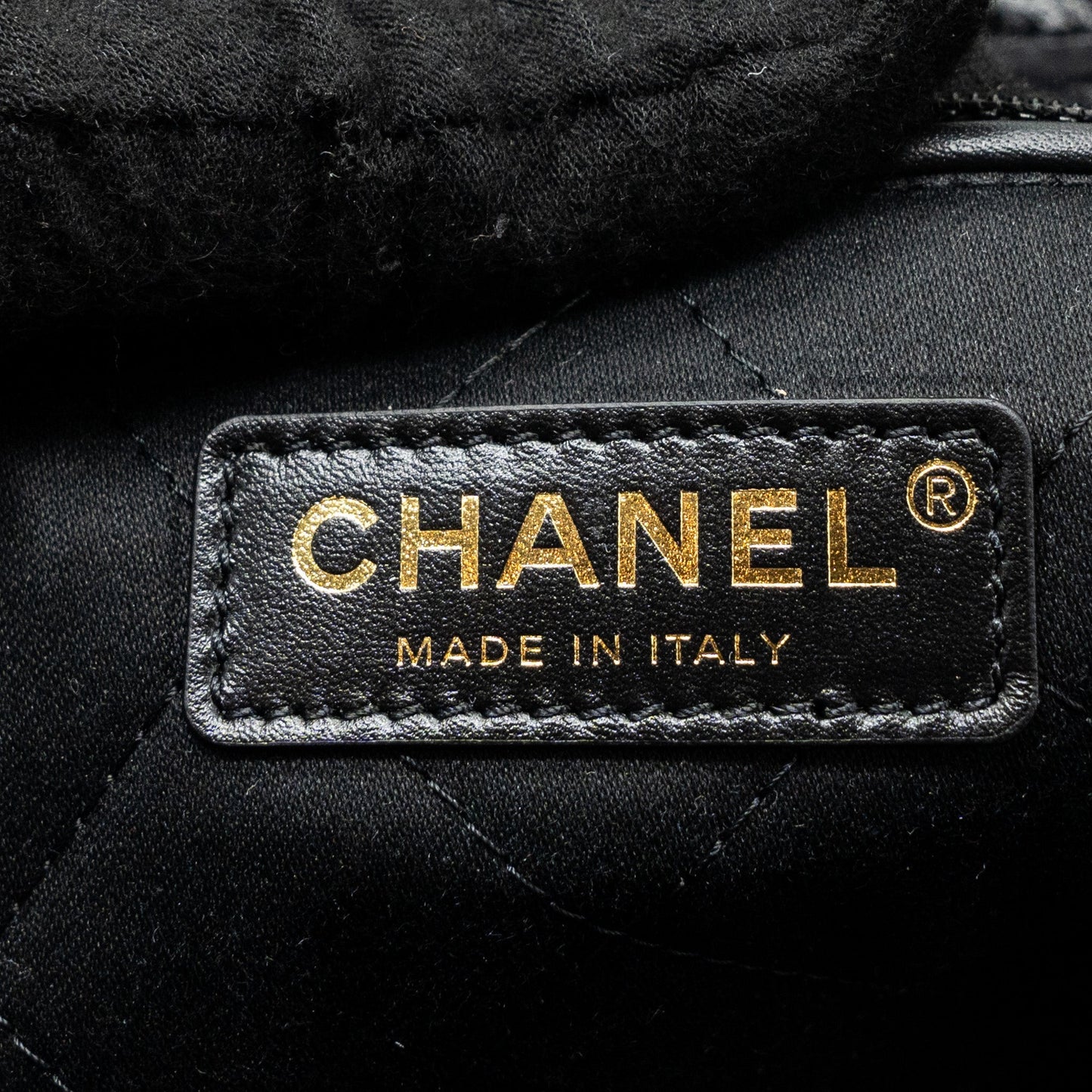 Chanel 24C 22 Bag Calfskin Black  (microchip)