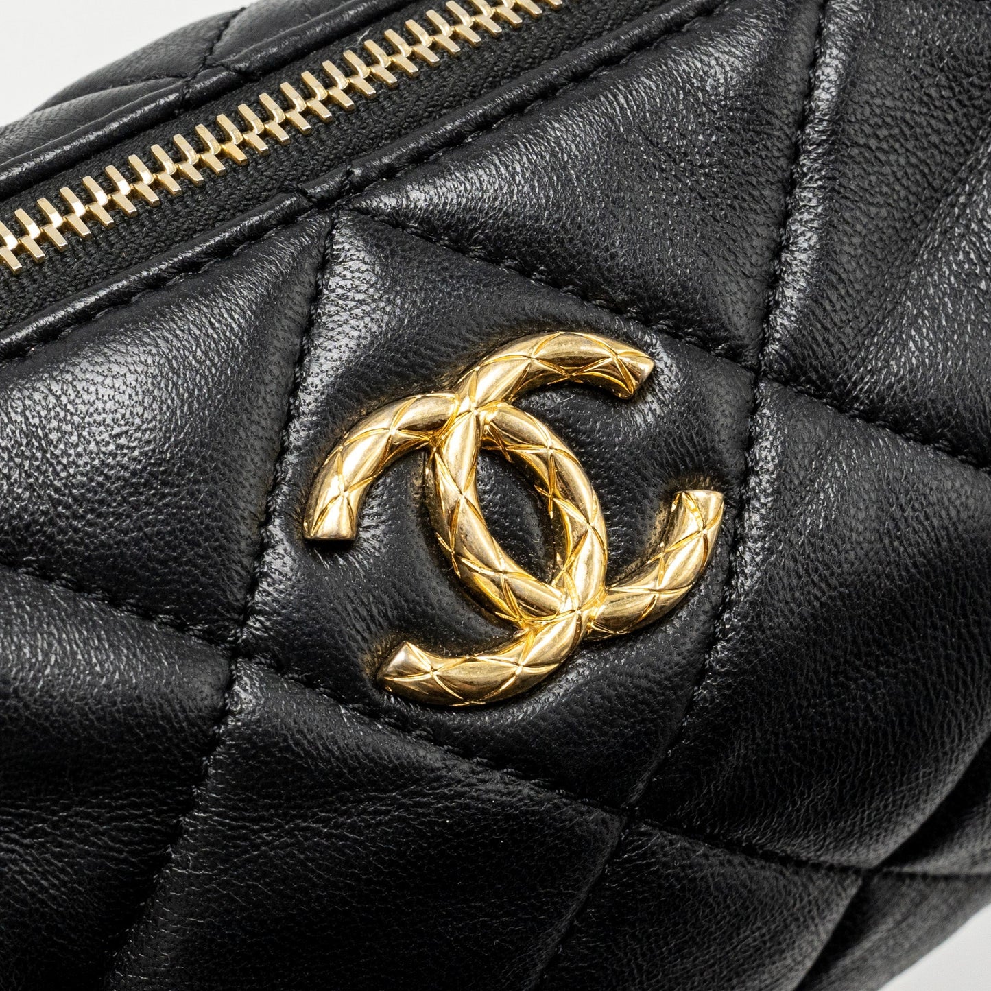 Chanel 22a Detail Chain Bowling Bag Lambskin Black  (microchip)