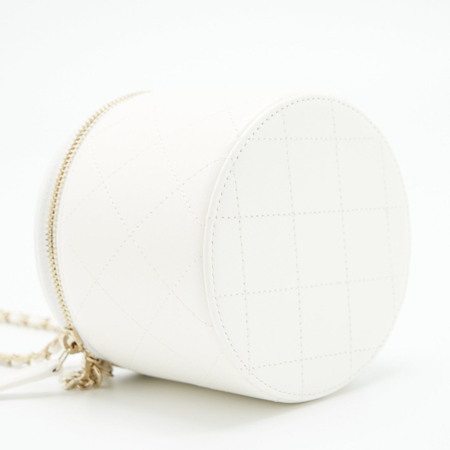 Chanel round vanity with chain white/ black with L