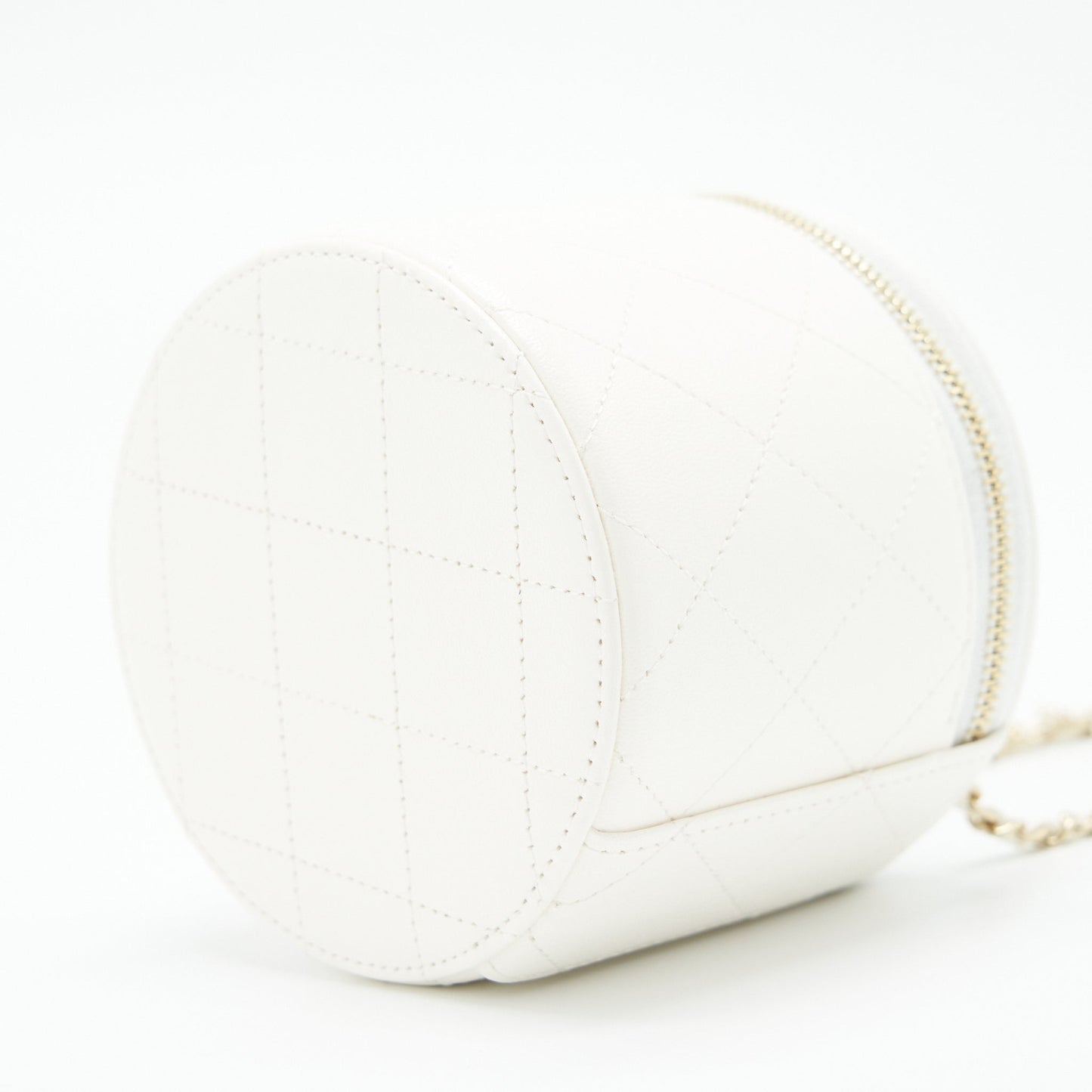 Chanel round vanity with chain white/ black with L