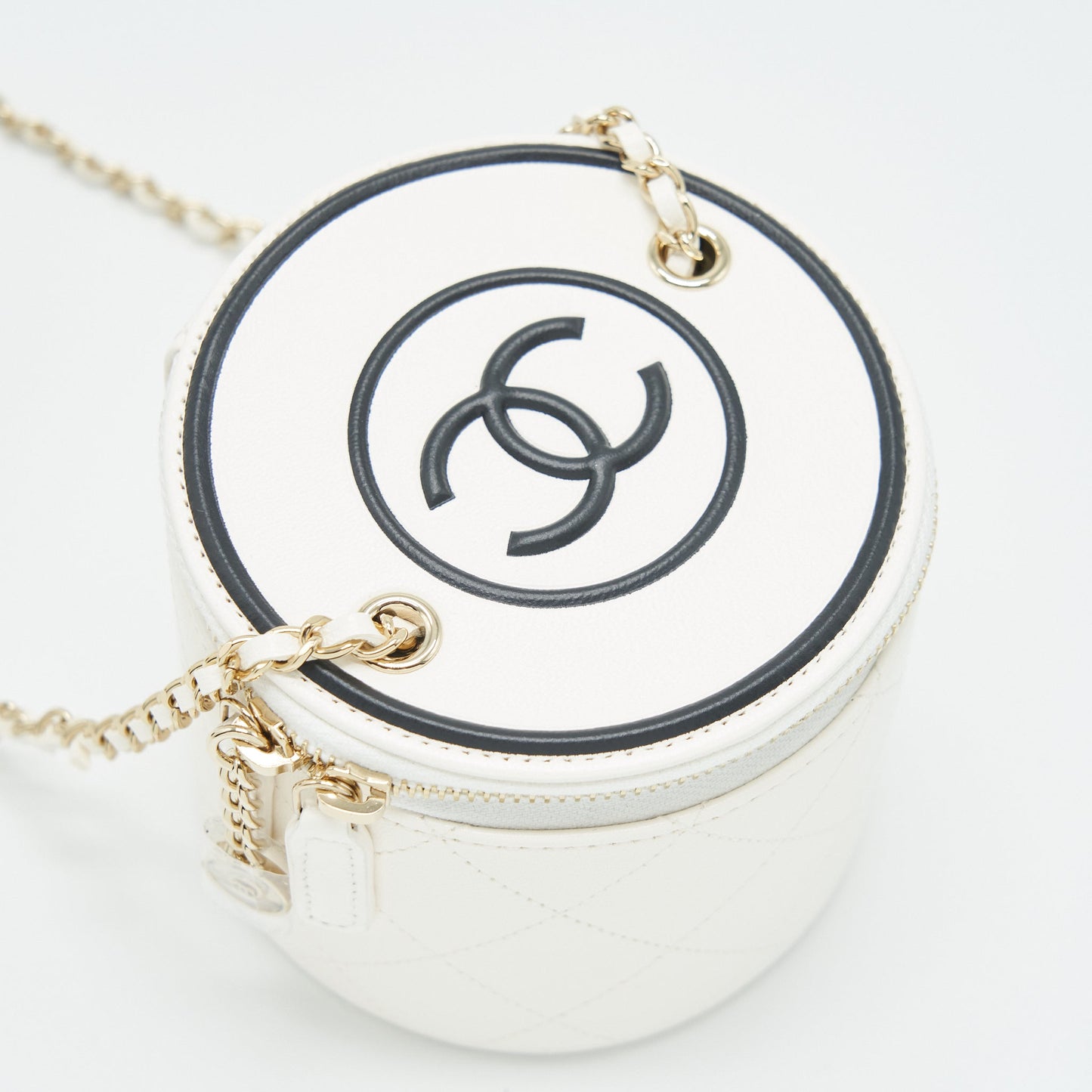 Chanel round vanity with chain white/ black with L