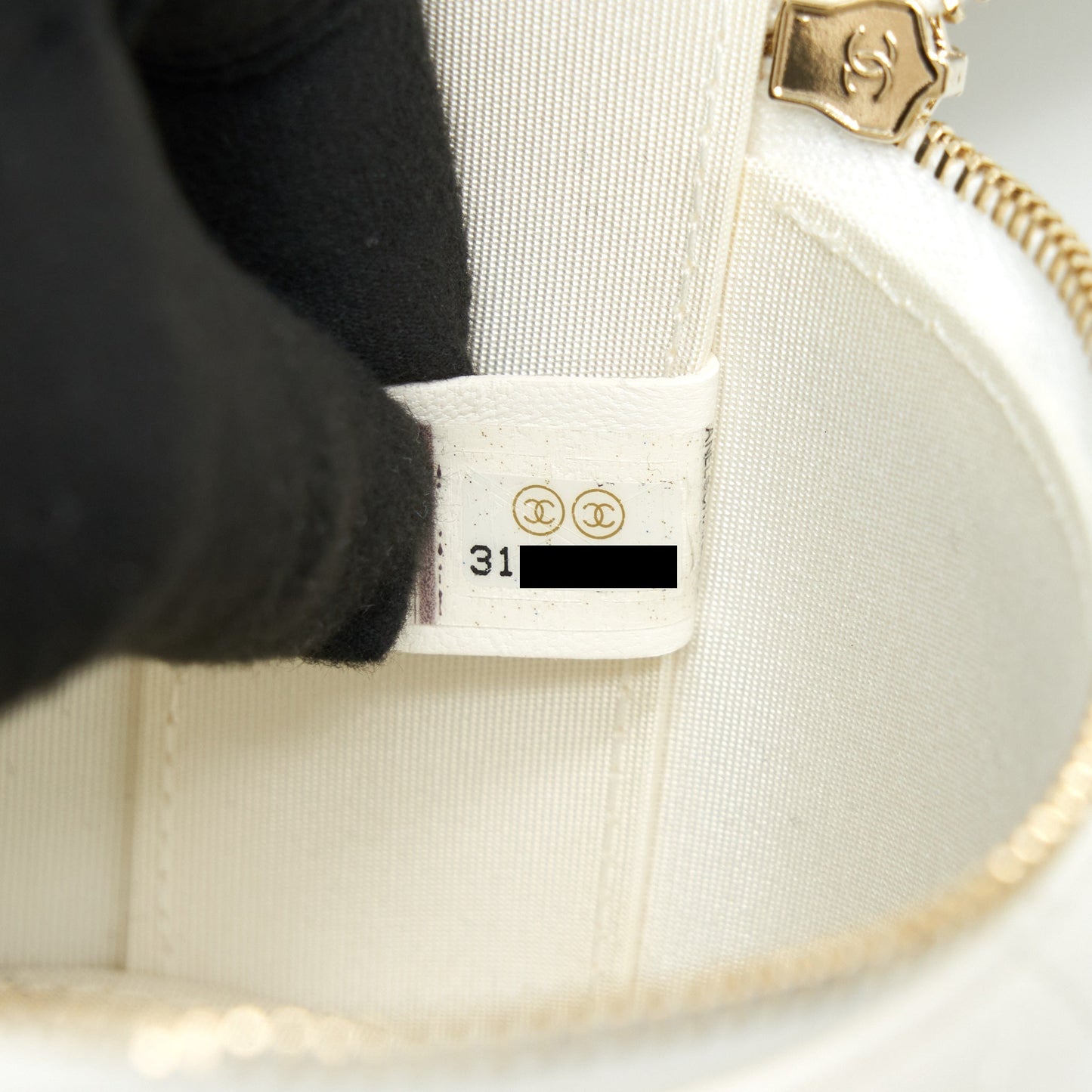 Chanel round vanity with chain white/ black with L