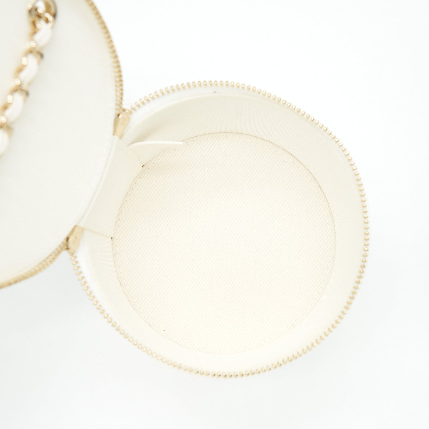 Chanel round vanity with chain white/ black with L