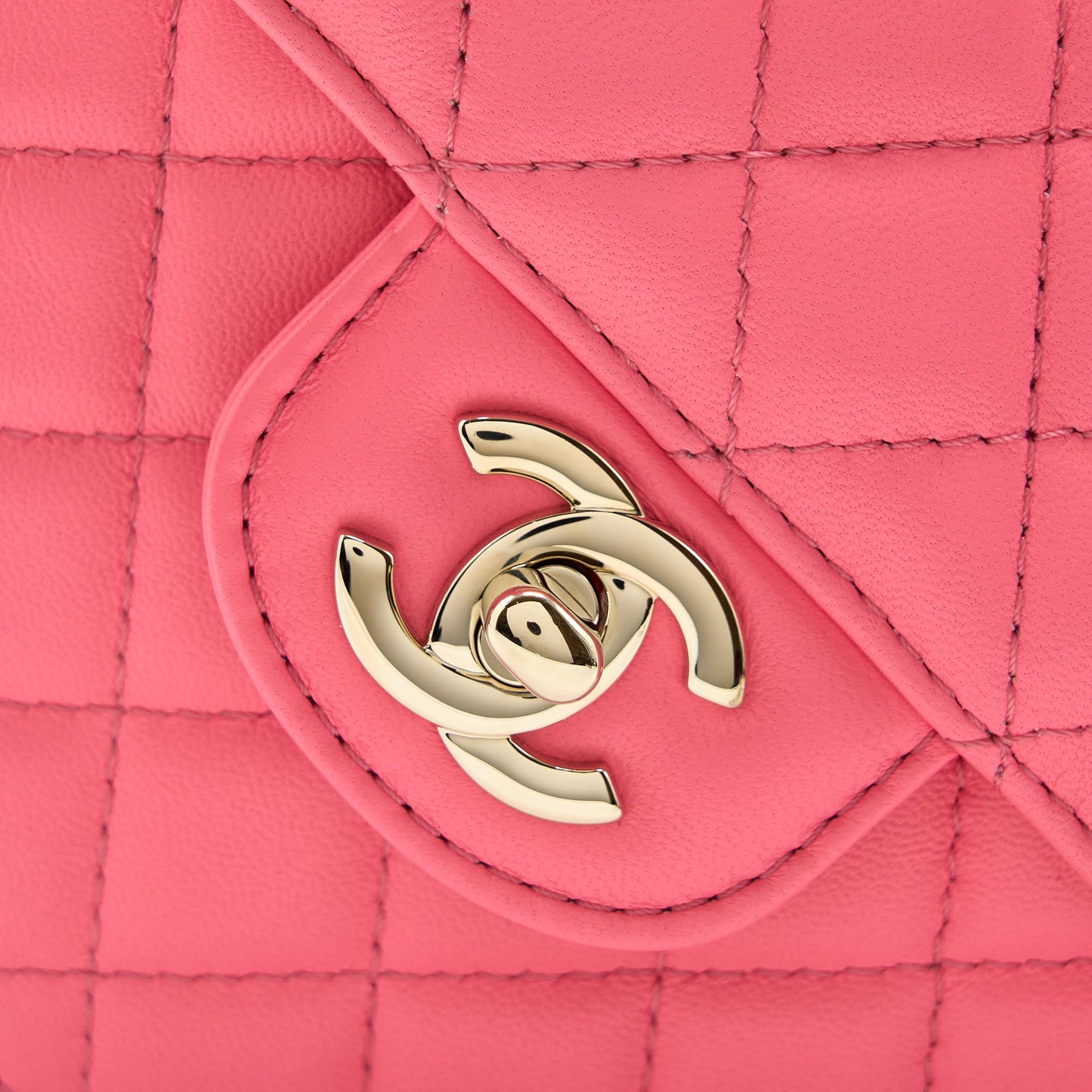 Chanel 22S Heart Bag Lambskin Pink L