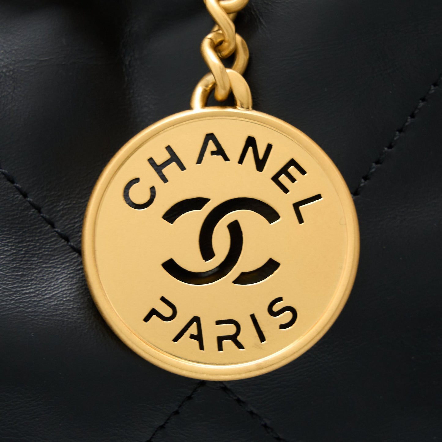 Chanel 22 Bag Medium Shiny Calfskin Black  (Microchip)