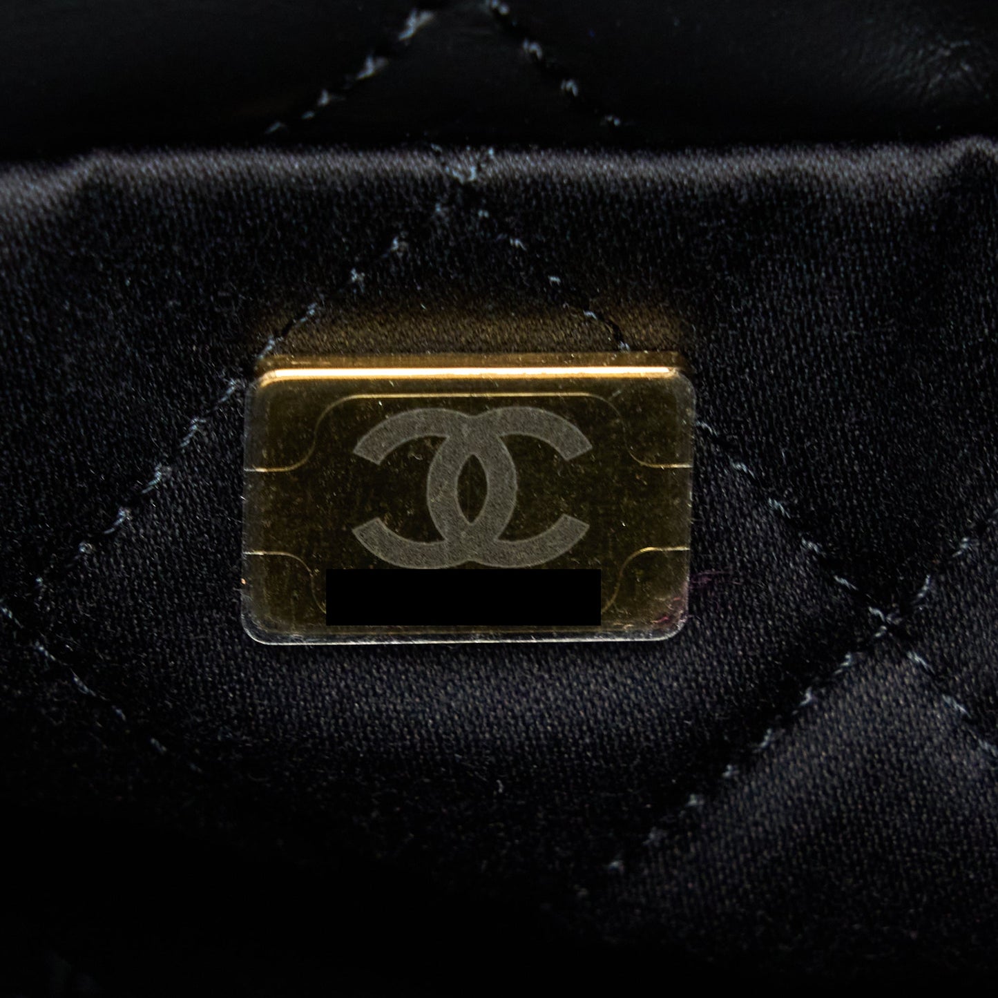 Chanel 22 Bag Medium Shiny Calfskin Black  (Microchip)