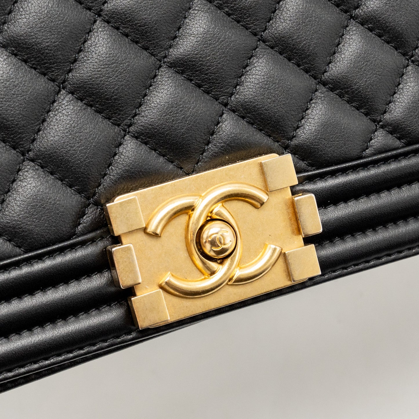 Chanel Medium boy Bag Calfskin Black  (microchip)