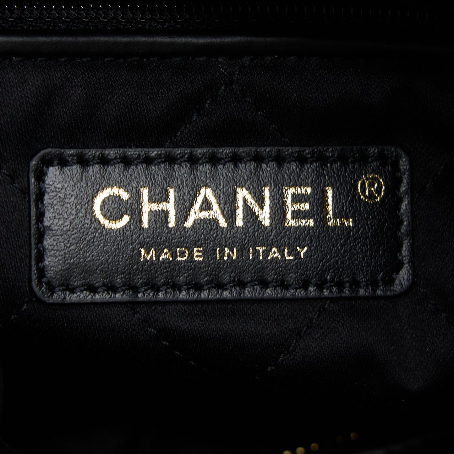 Chanel 22 Bag Medium Shiny Calfskin Black  (Microchip)