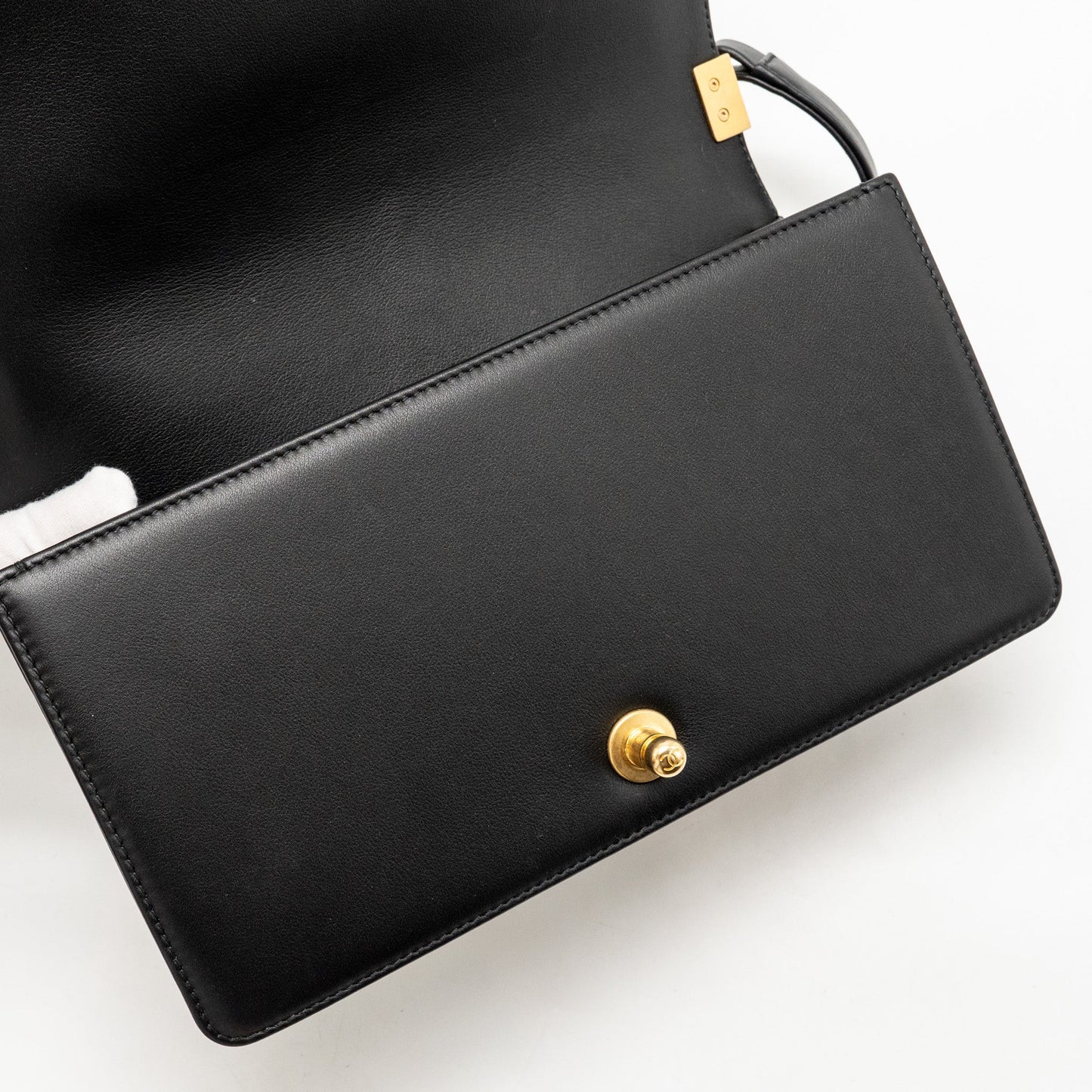 Chanel Medium boy Bag Calfskin Black  (microchip)