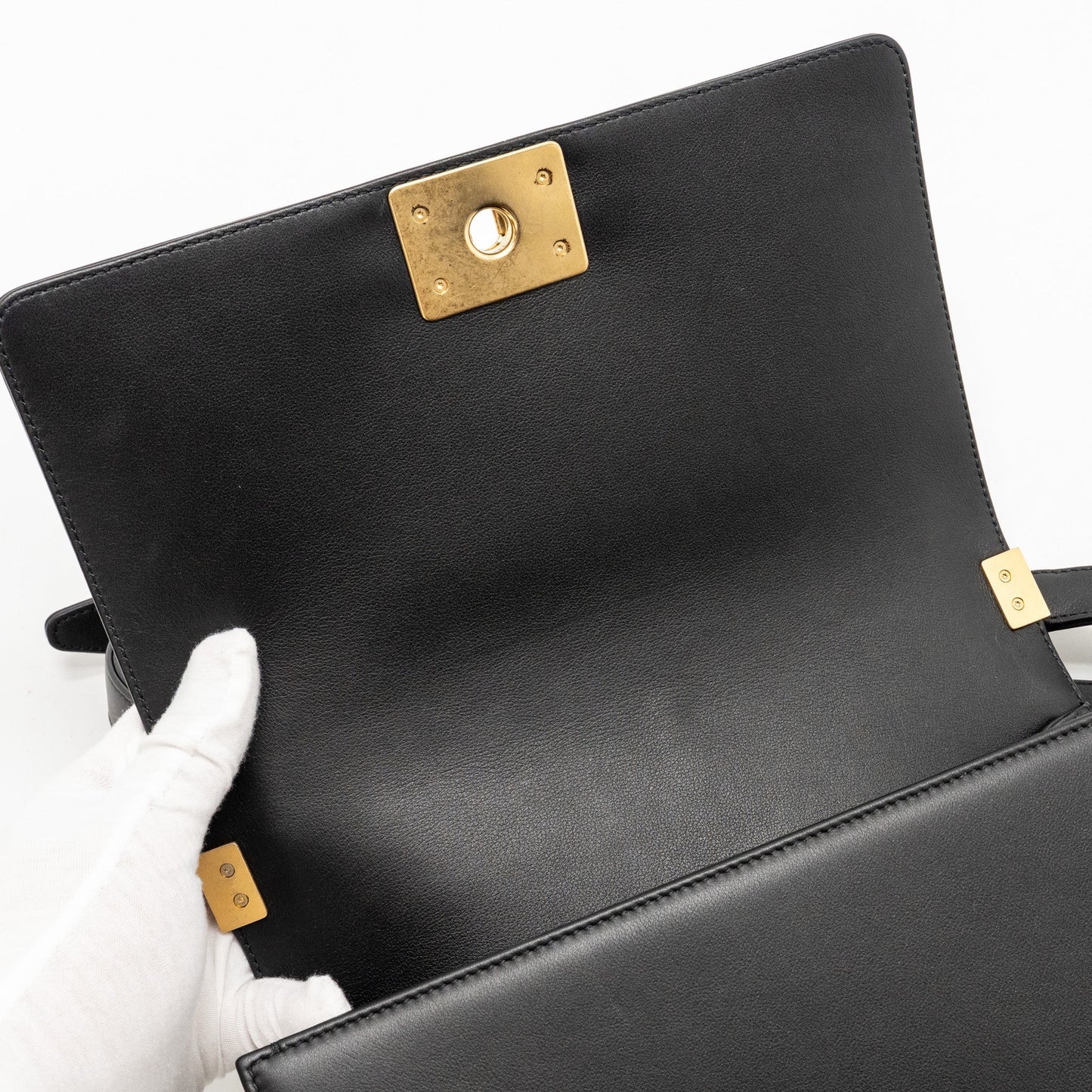 Chanel Medium boy Bag Calfskin Black  (microchip)