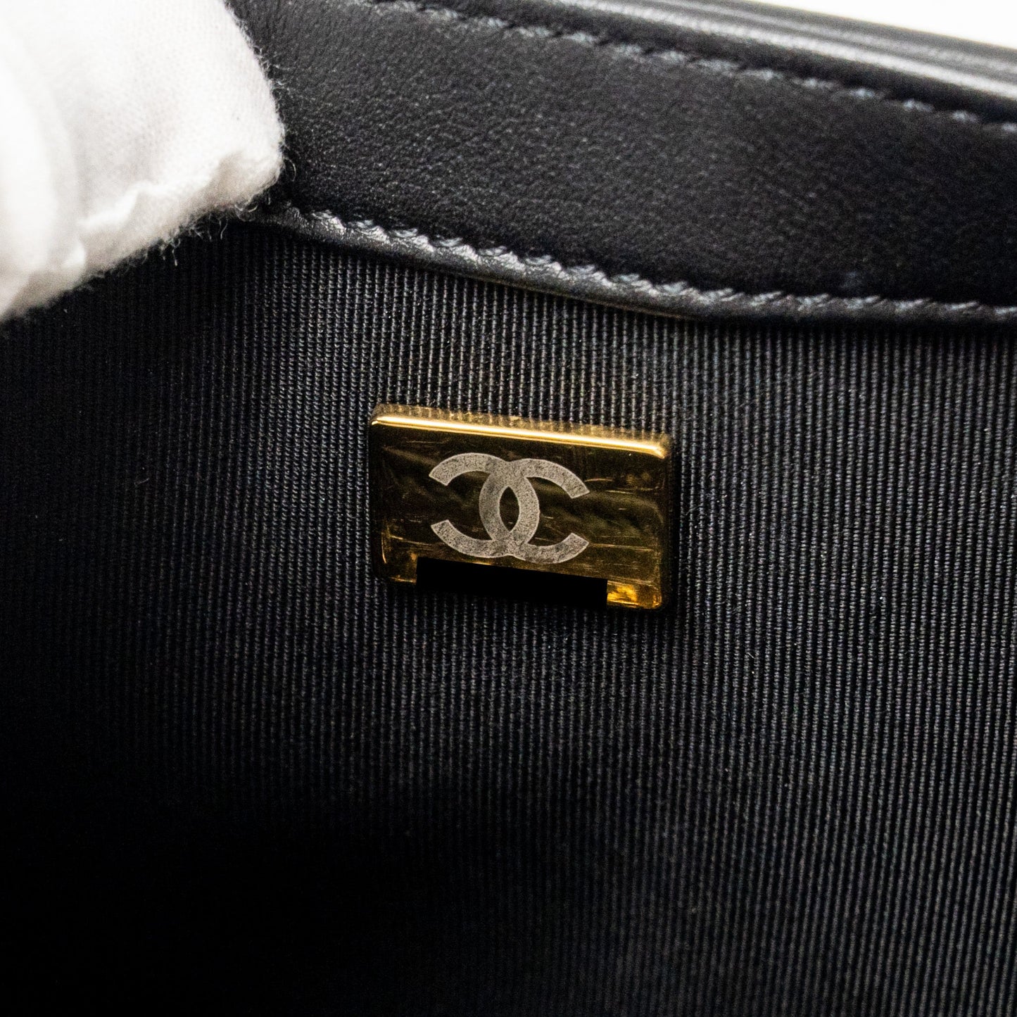 Chanel Medium boy Bag Calfskin Black  (microchip)