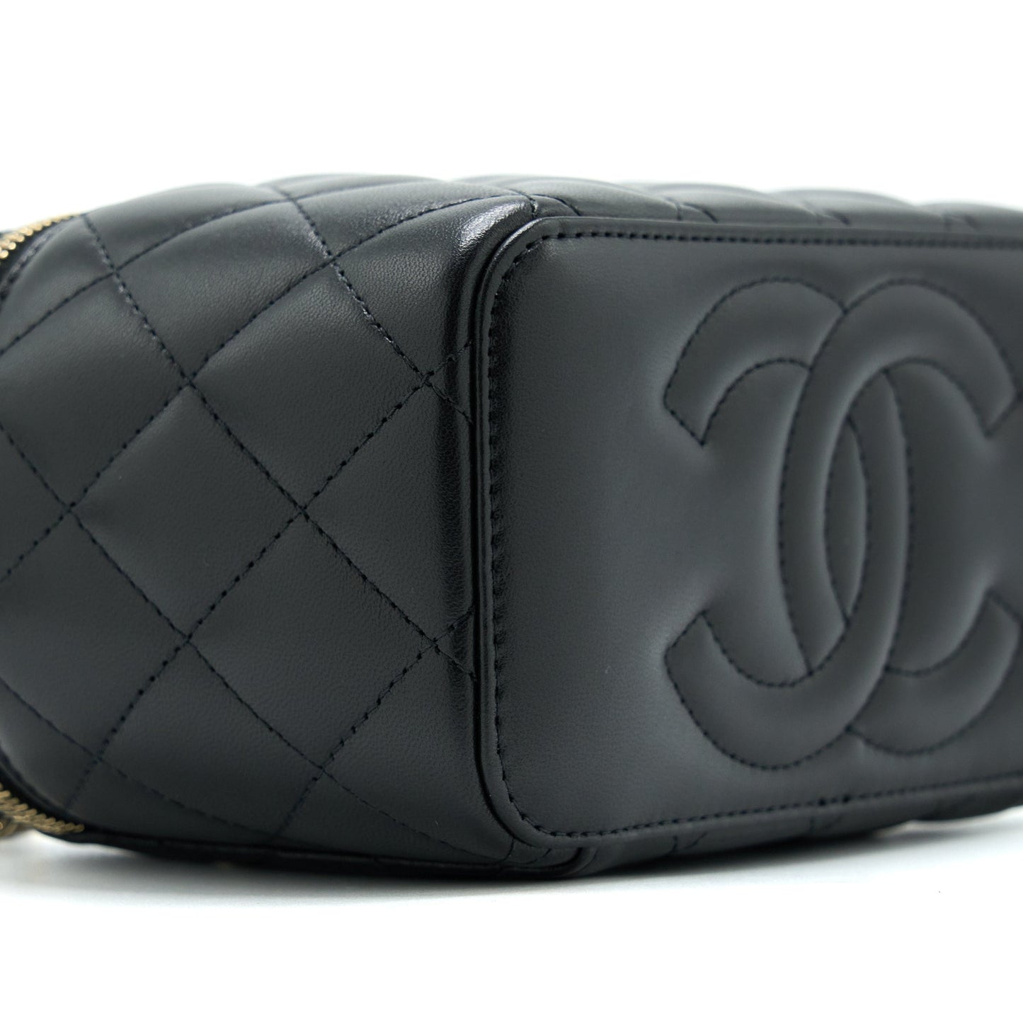 Chanel 22A Top Handle Long Vanity With Chain Lambskin Black L (New Version)