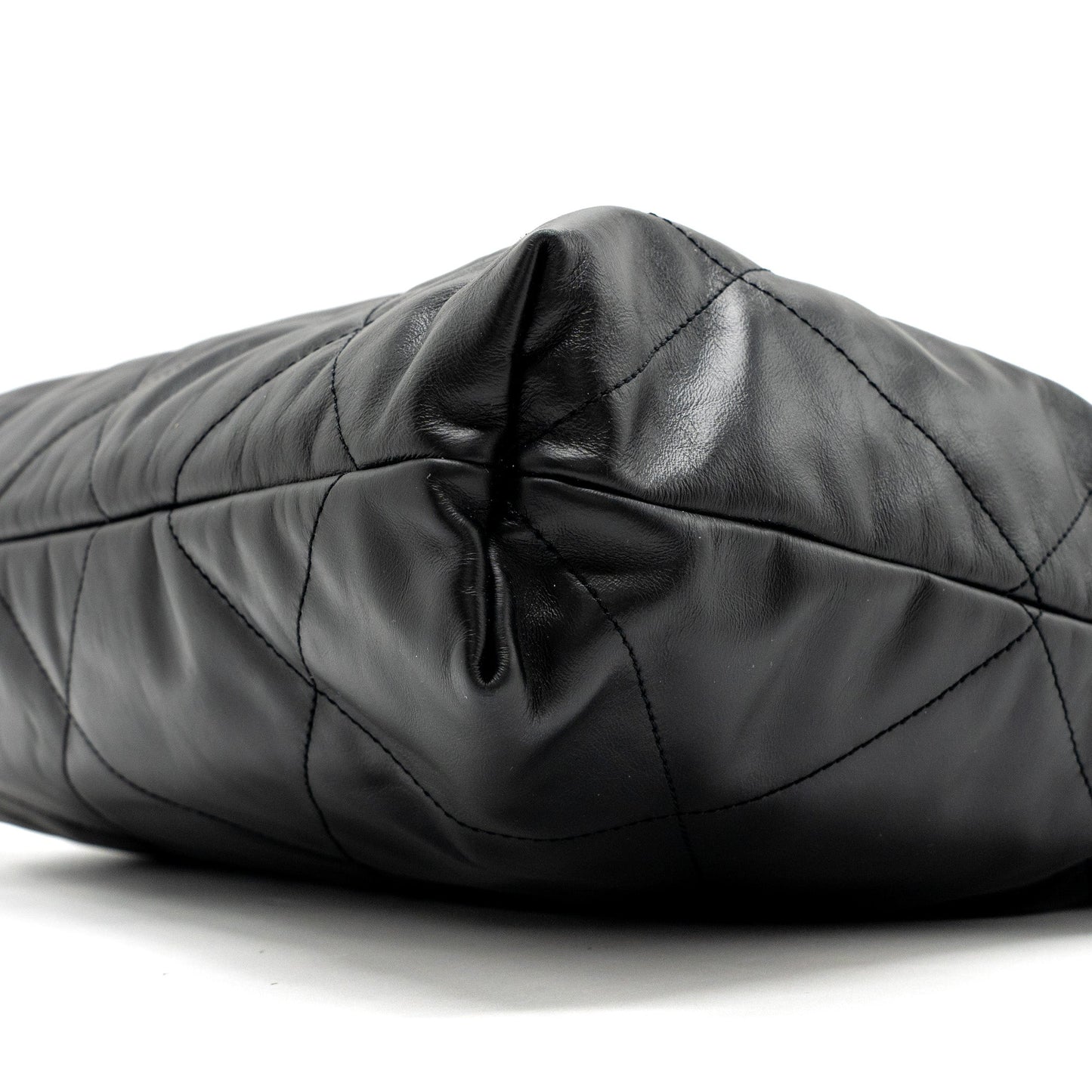 Chanel medium 22 bag calfskin black  (microchip)