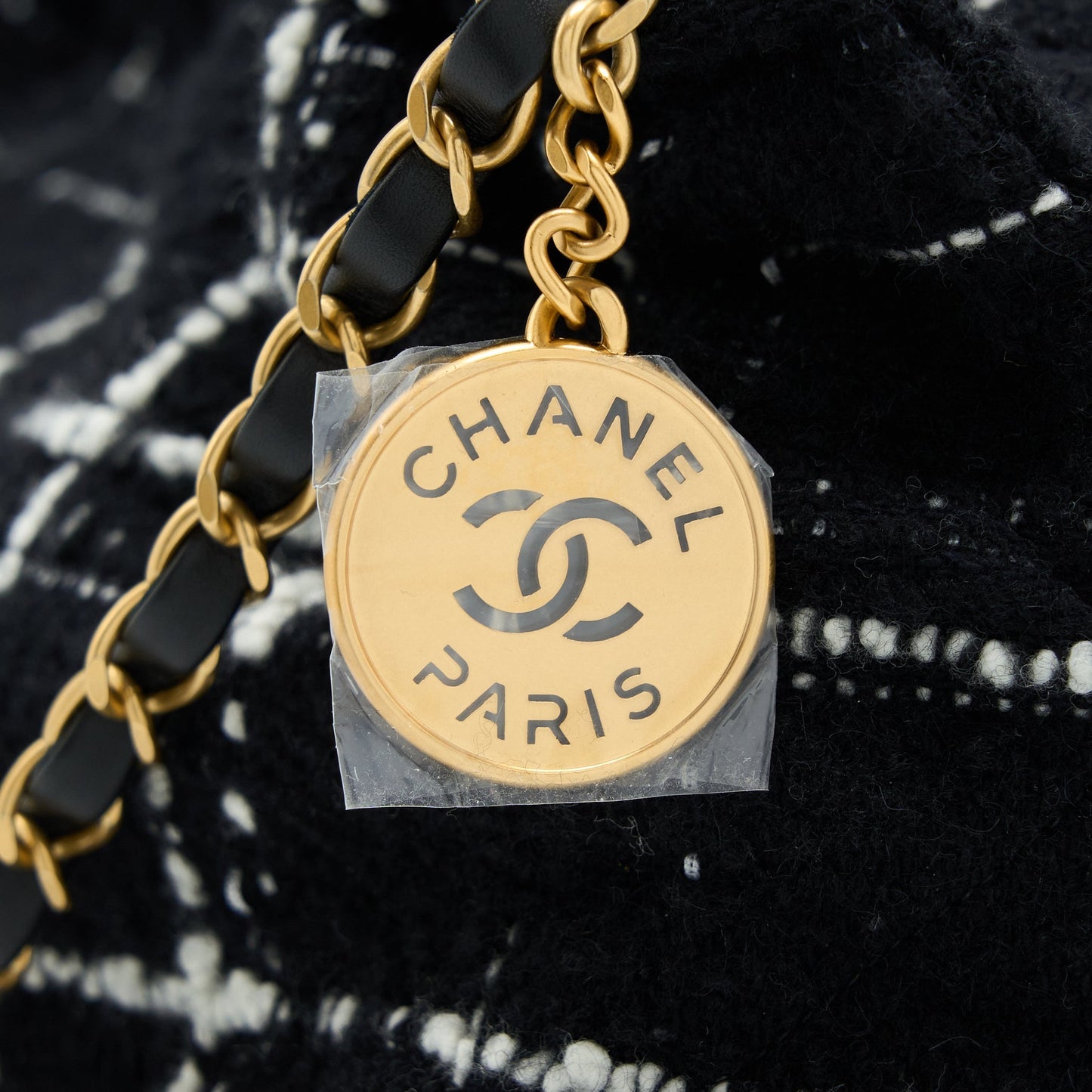 Chanel Medium 22 Bag Tweed Multicolour (Microchip)