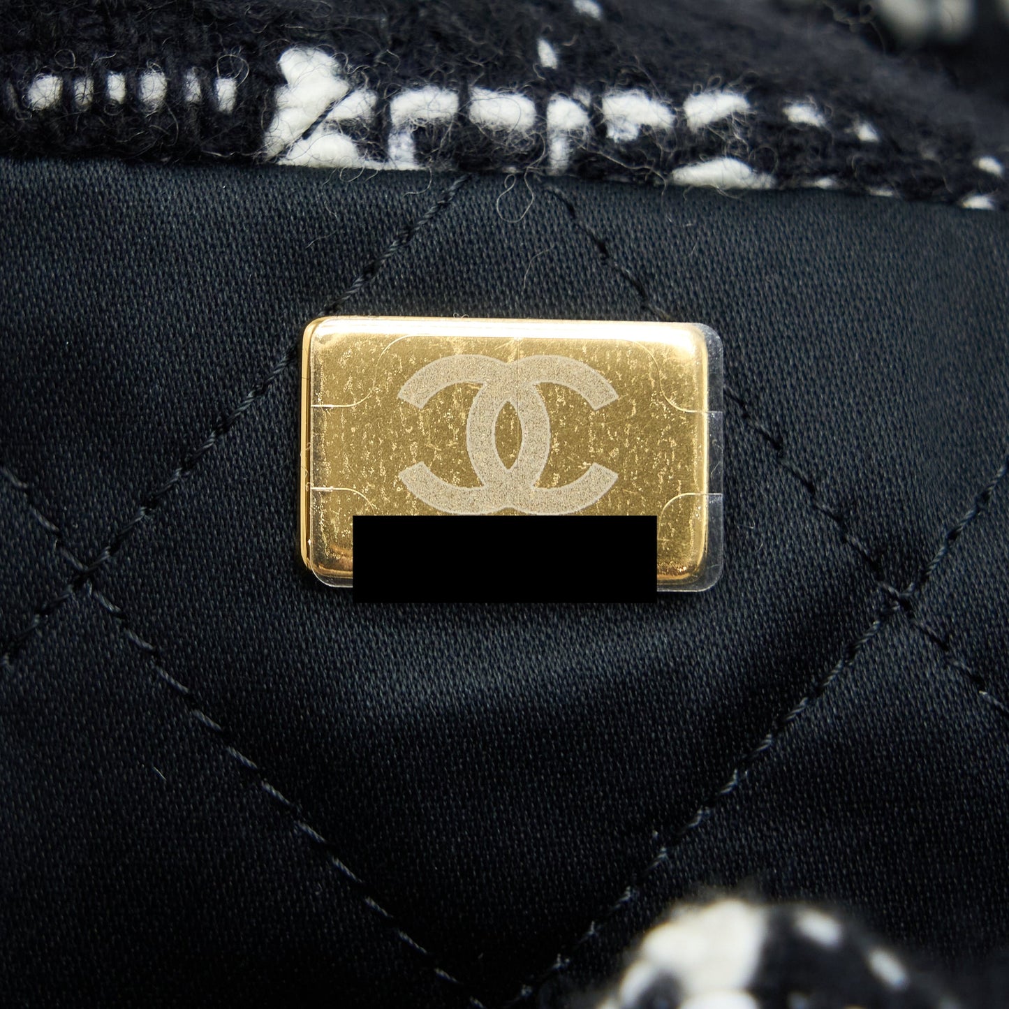 Chanel Medium 22 Bag Tweed Multicolour (Microchip)