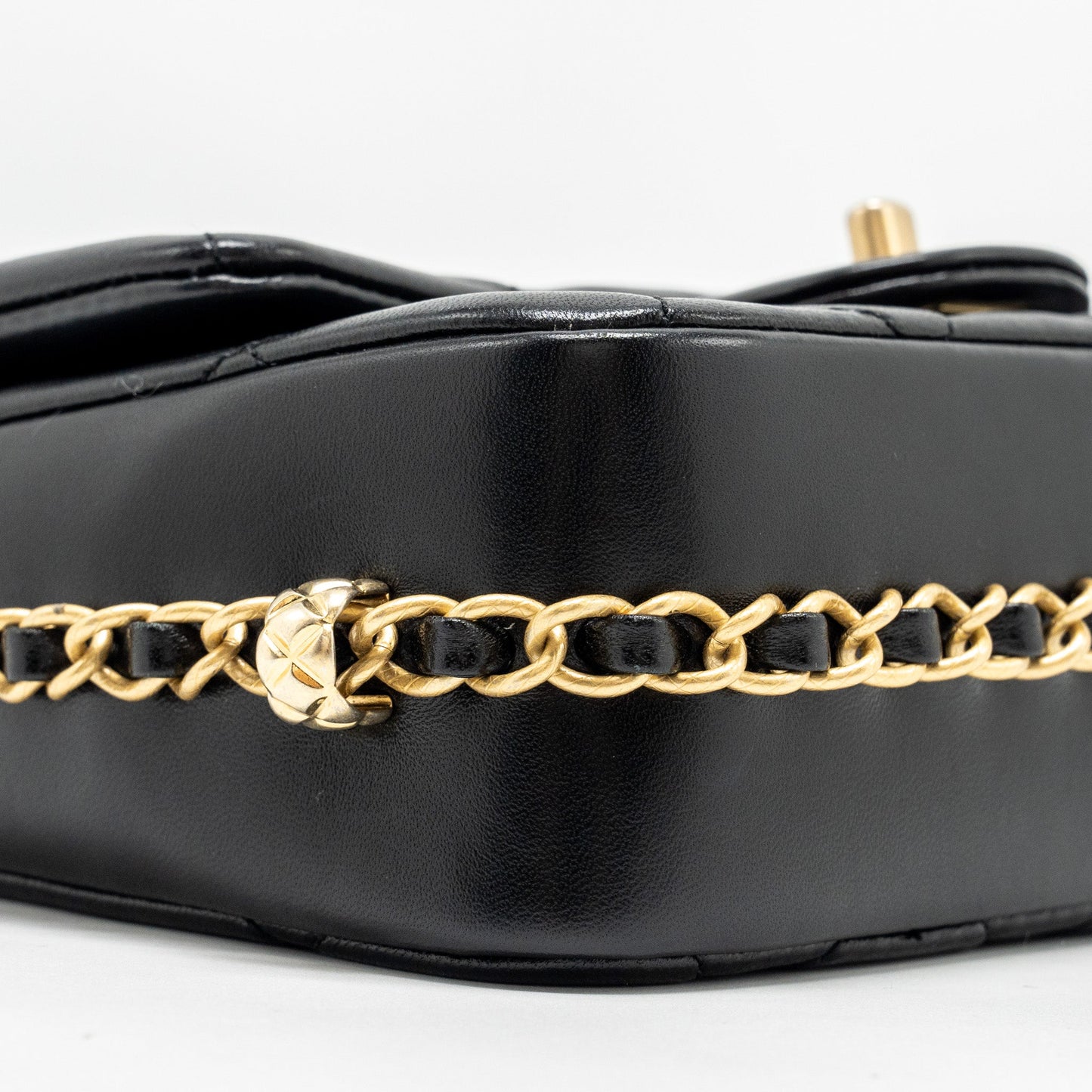 Chanel Quilted flap bag with detailed logo and chain lambskin black  (microchip)