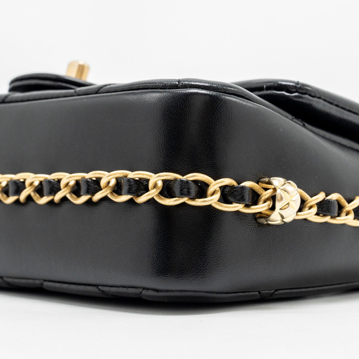 Chanel Quilted flap bag with detailed logo and chain lambskin black  (microchip)