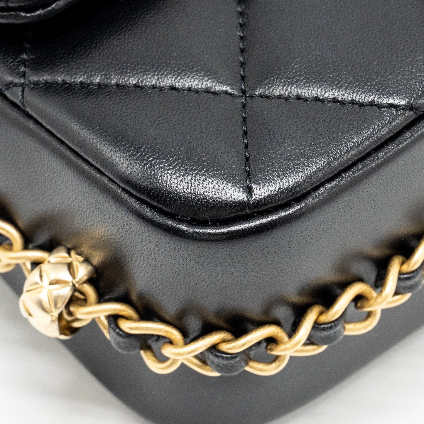 Chanel Quilted flap bag with detailed logo and chain lambskin black  (microchip)