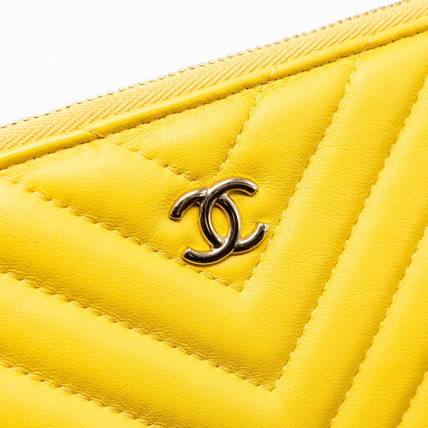 Chanel Chevron zip pouch / clutch lambskin yellow L