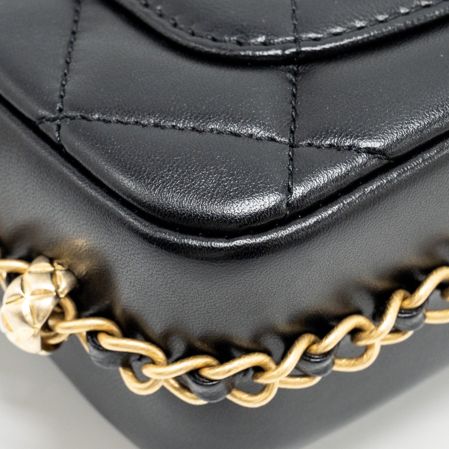 Chanel Quilted flap bag with detailed logo and chain lambskin black  (microchip)