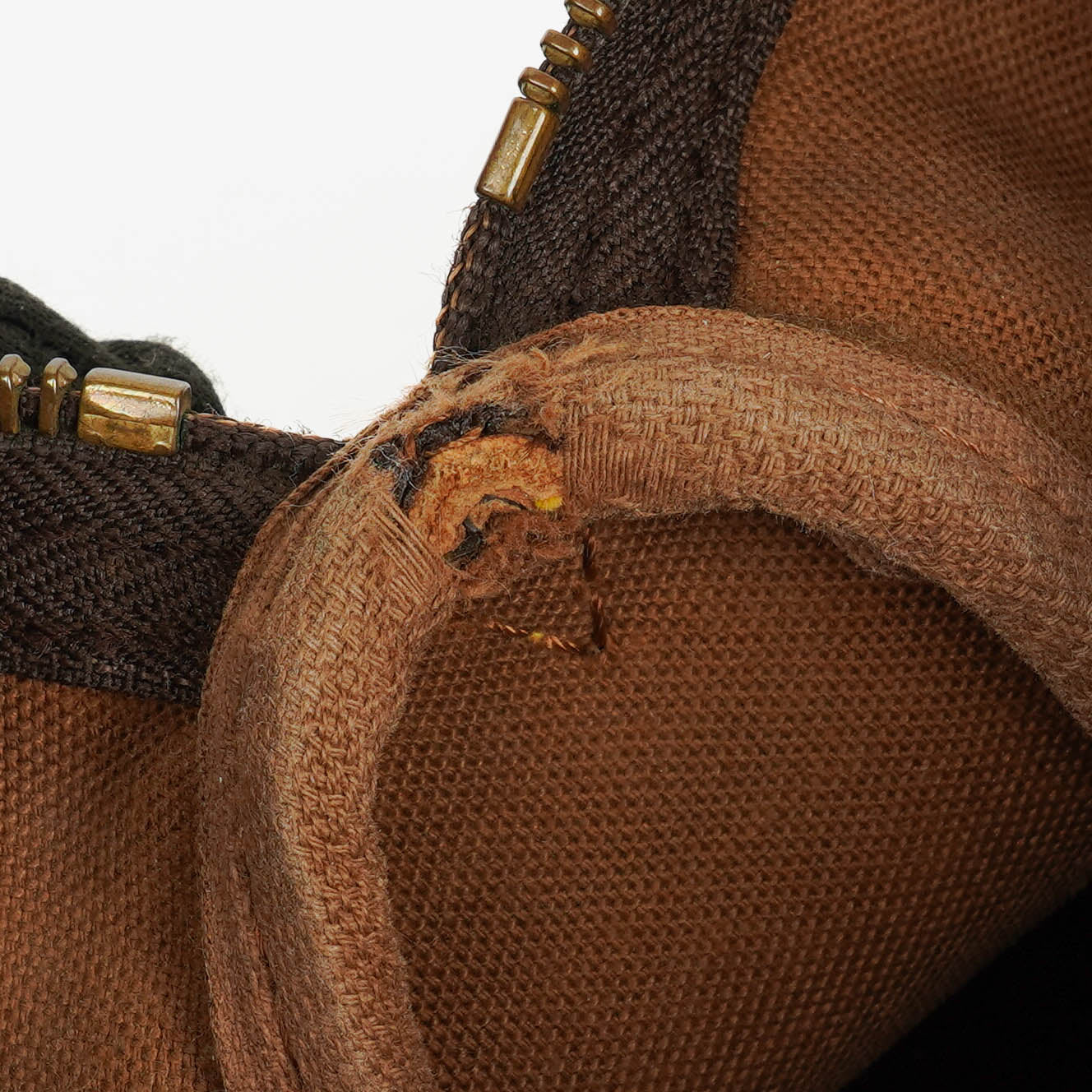 Louis Vuitton  25 Monogram Canvas Bag