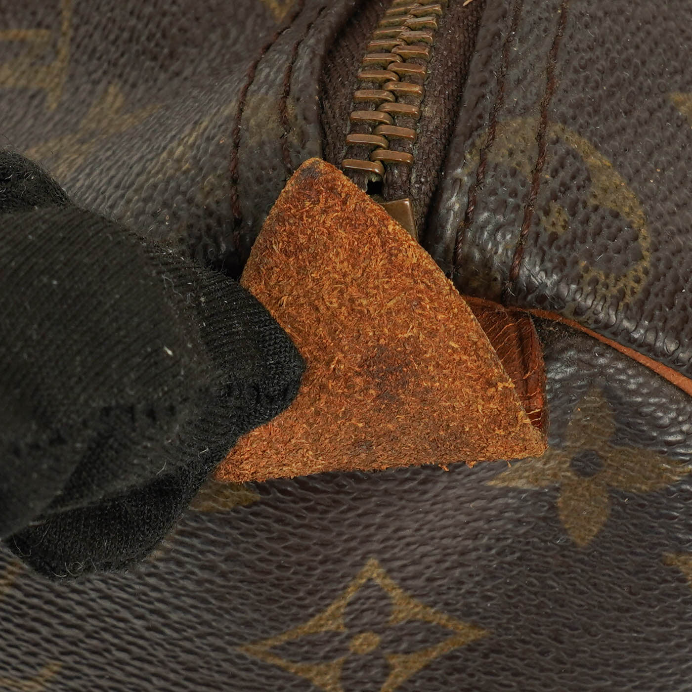 Louis Vuitton  25 Monogram Canvas Bag