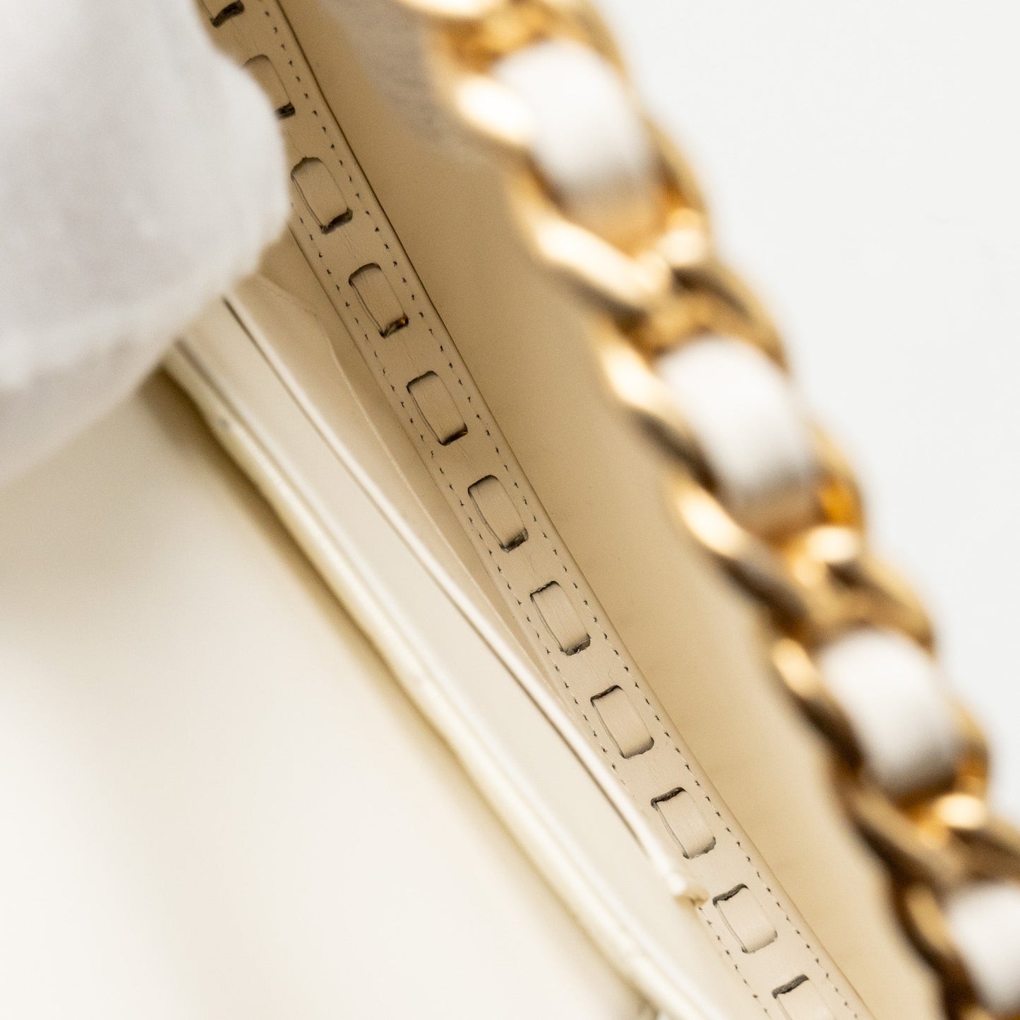 Chanel round clutch patent leather white  (microchip)
