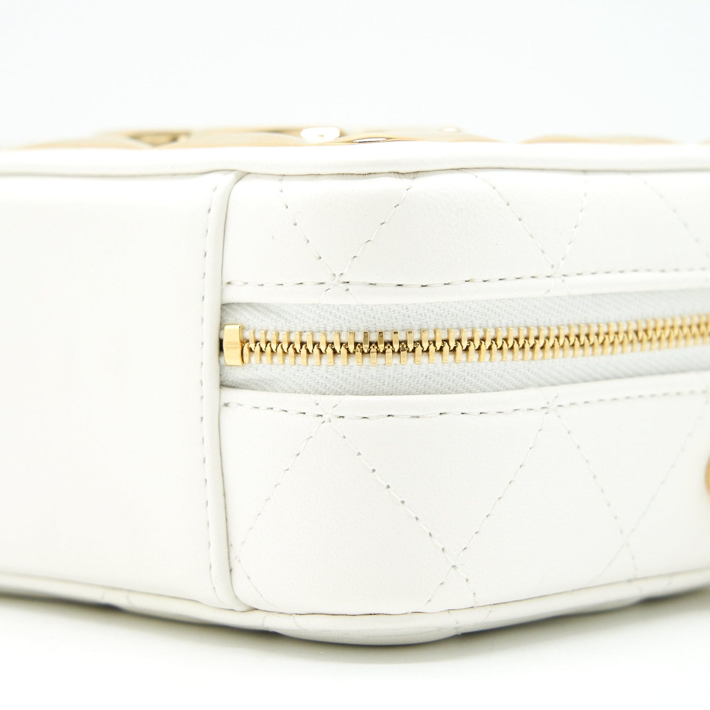 Chanel 21K Small Metal plate Vanity with chain Lambskin White
