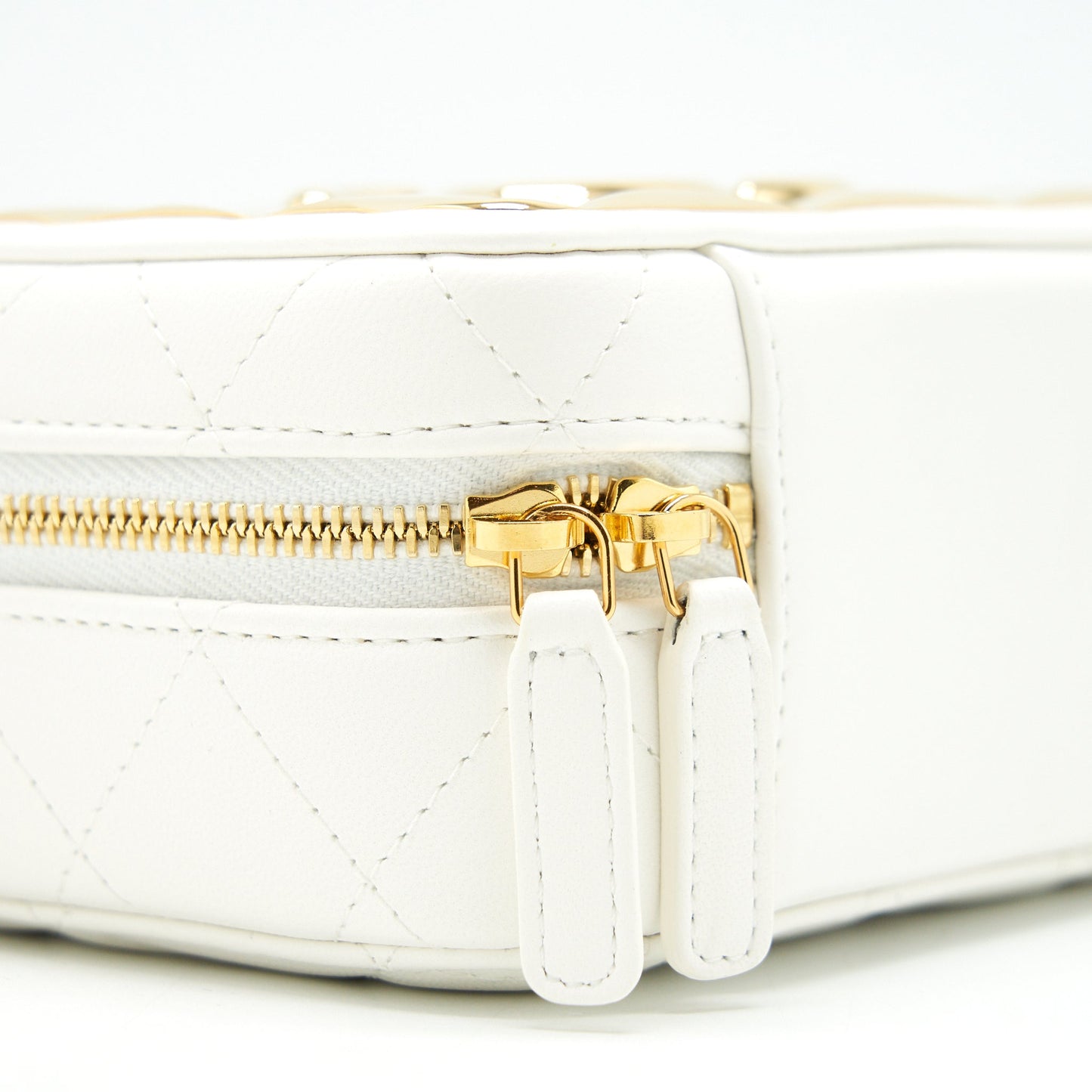 Chanel 21K Small Metal plate Vanity with chain Lambskin White