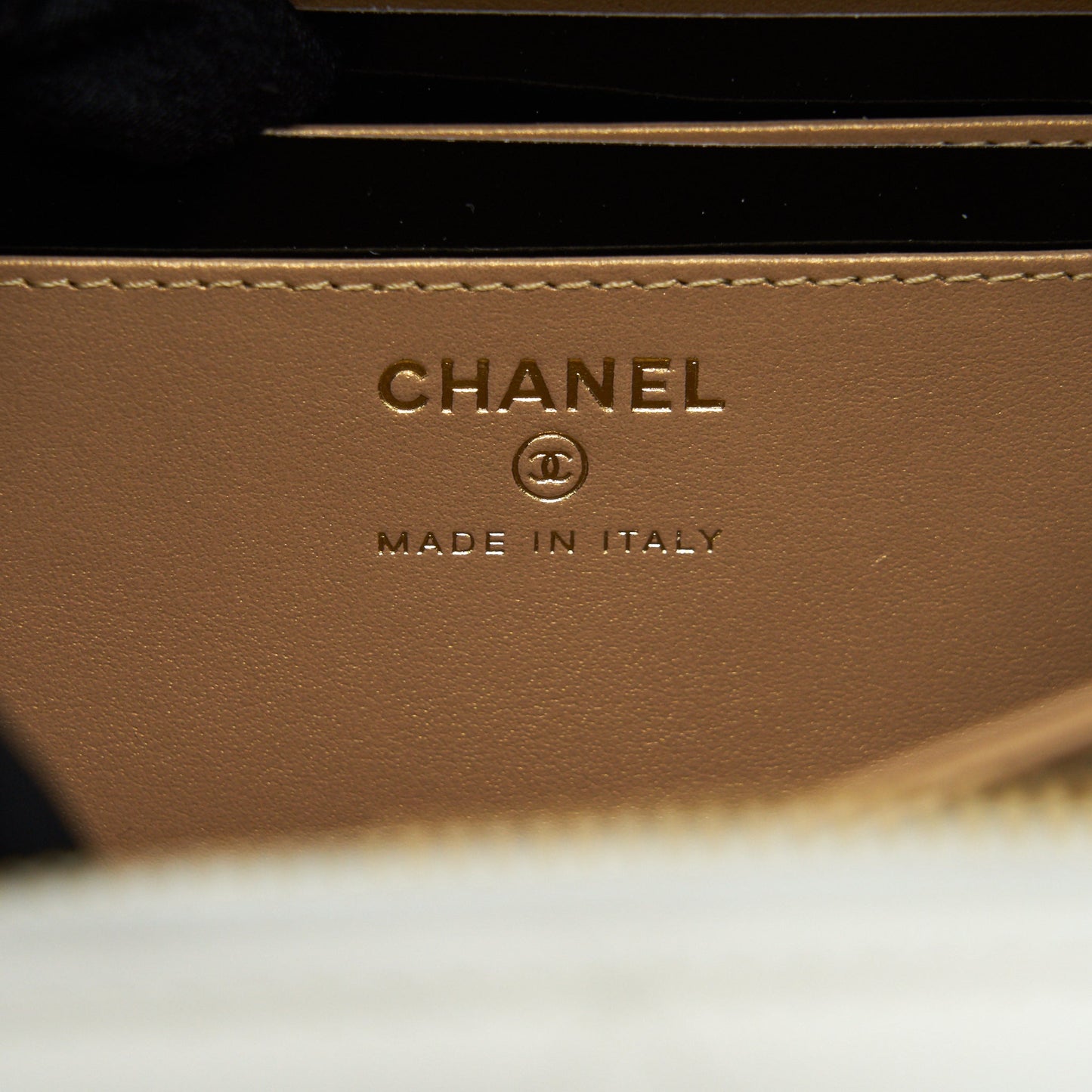 Chanel 21K Small Metal plate Vanity with chain Lambskin White