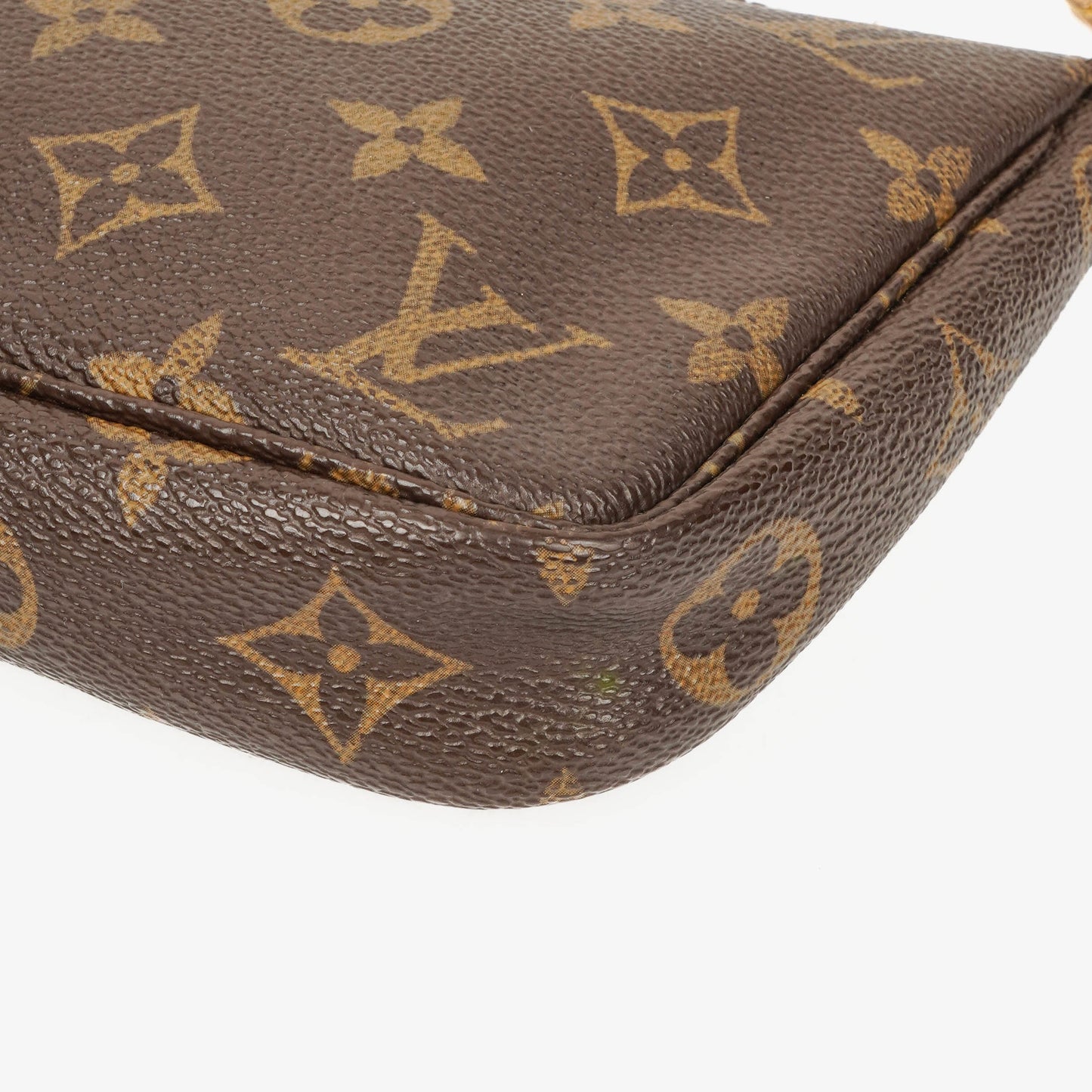 Louis Vuitton Pochette Accessoires Monogram Canvas Clutch Handbag