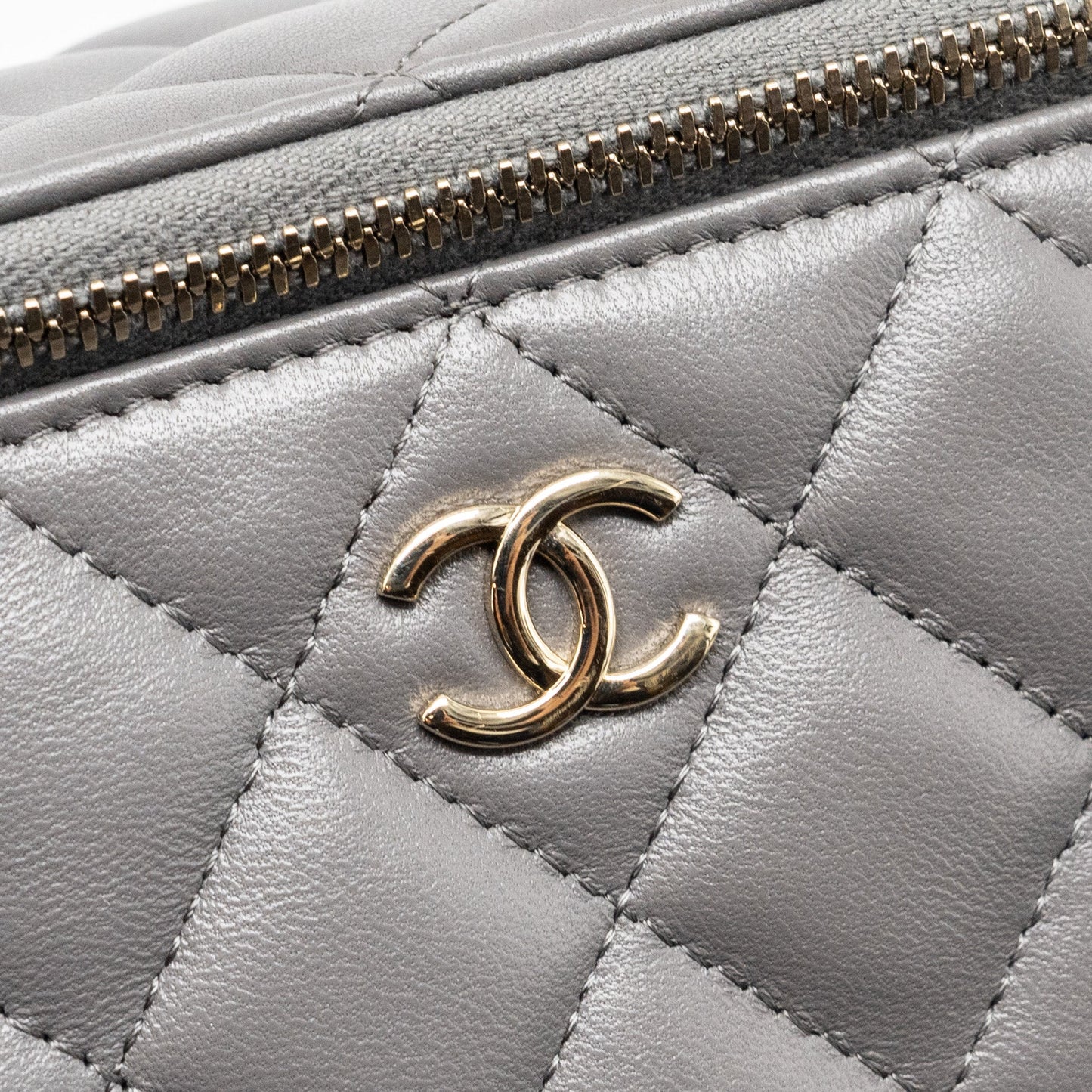 Chanel long vanity case lambskin grey L (microchip)