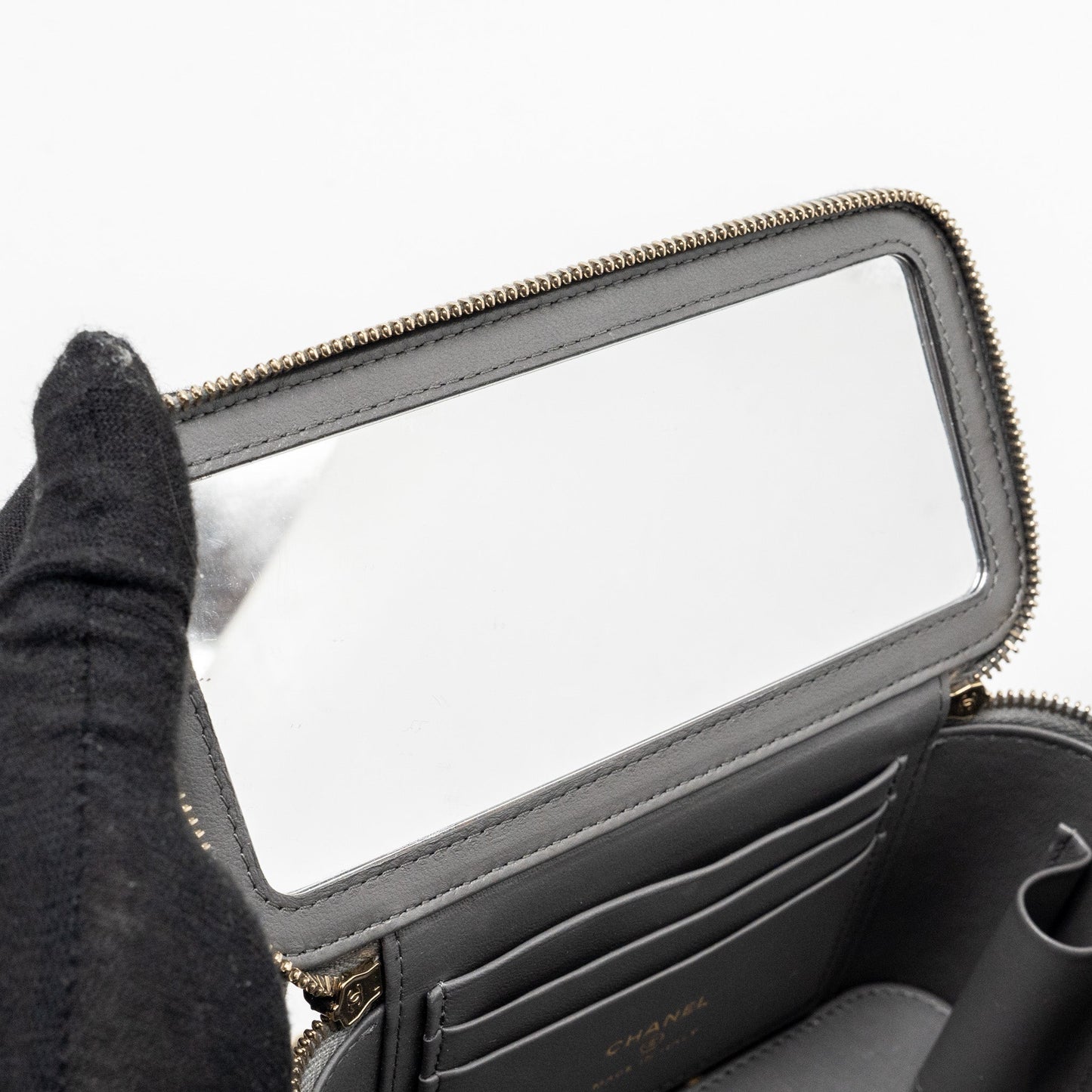 Chanel long vanity case lambskin grey L (microchip)