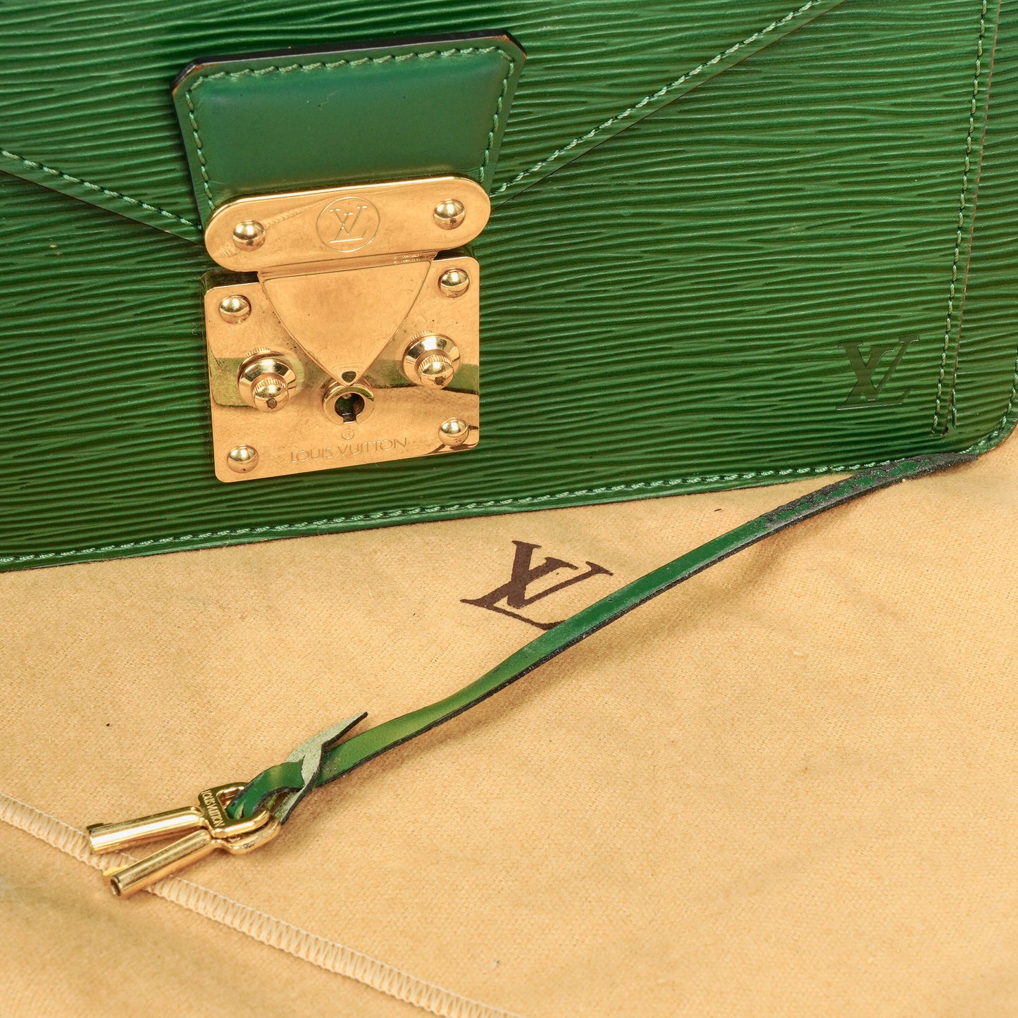 Louis Vuitton Pochette Sellier Dragonne Green Epi Clutch