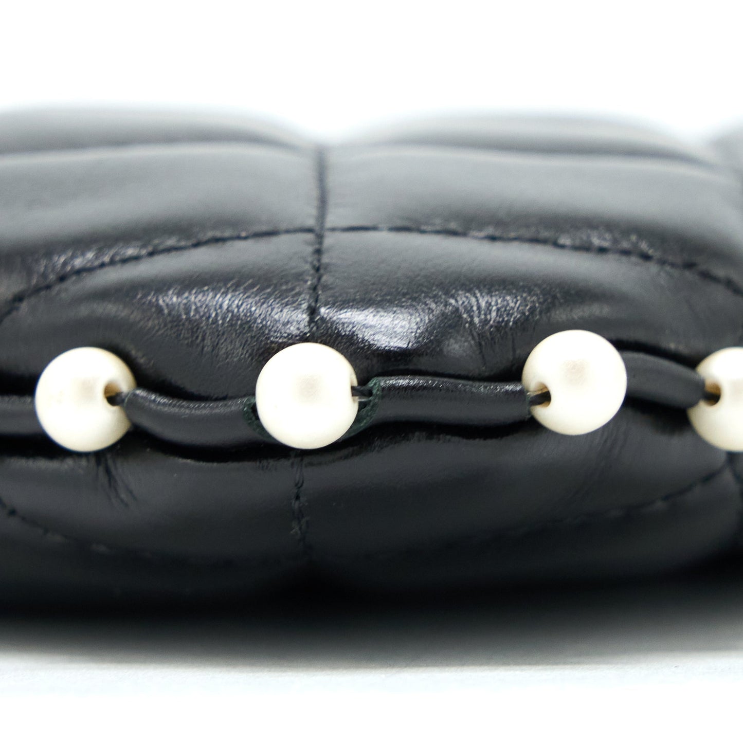 Chanel O-Case Pouch Pearl/Aged Calfskin Black L